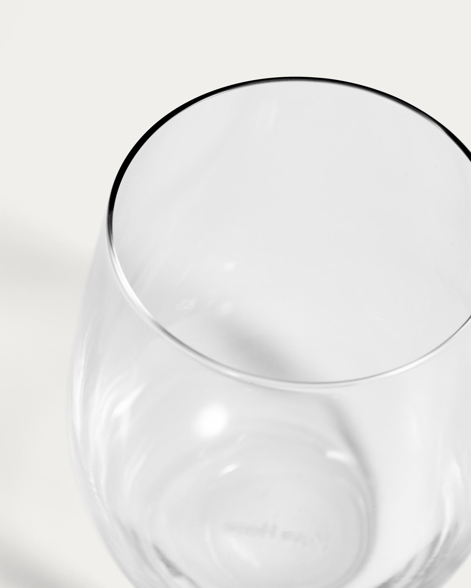 Schlichtes und modernes Wasserglas Orbida aus klarem Glas, 45 cl, perfekt für jeden Tisch und Anlass, erhältlich bei Kave Home.
