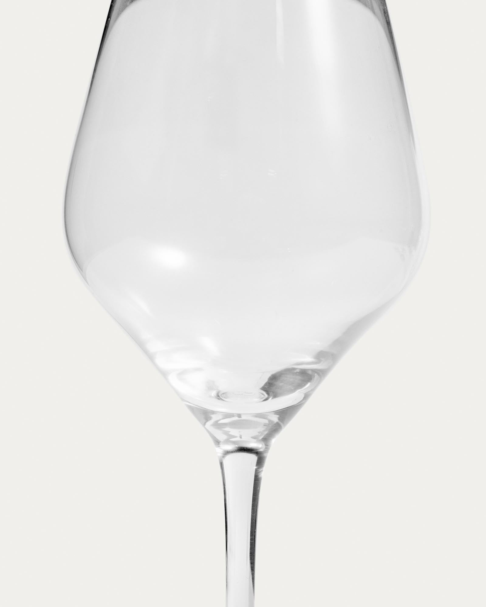 Elegantes Weinglas Orbida aus klarem Glas mit 43 cl Fassungsvermögen, ideal für jeden Weinliebhaber. Stilvolles Design von Kave Home.