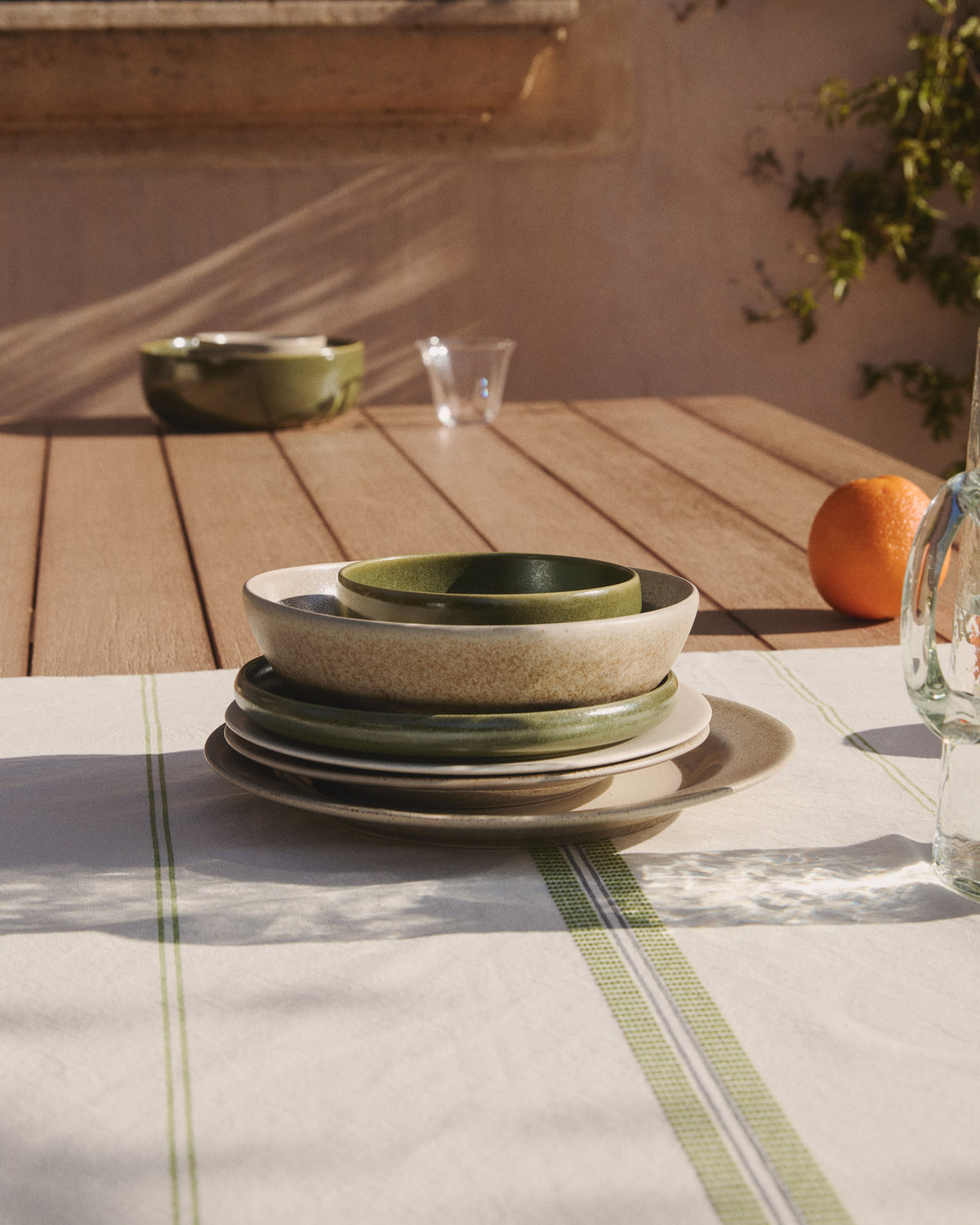 Kleine Schale Uilo aus Keramik in Grün in Grün präsentiert im Onlineshop von KAQTU Design AG. Schale ist von Kave Home