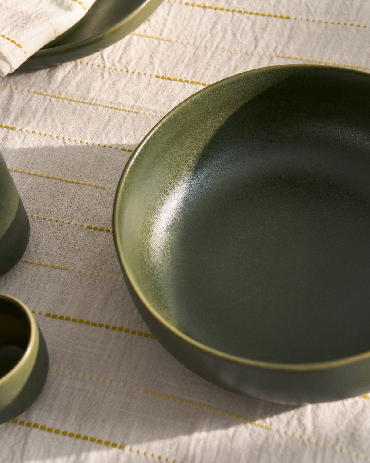 Kleine Schale Uilo aus Keramik in Grün in Grün präsentiert im Onlineshop von KAQTU Design AG. Schale ist von Kave Home