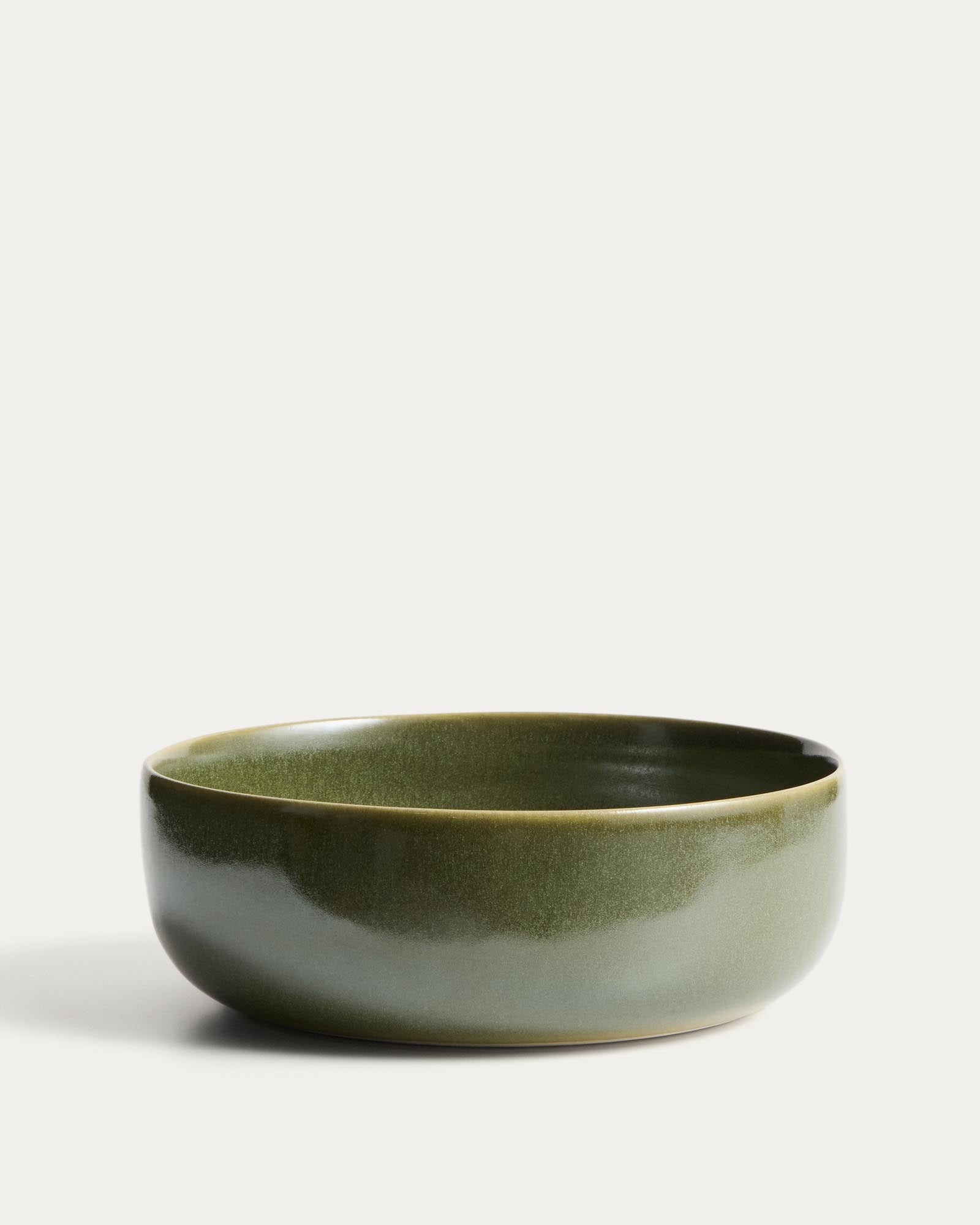 Grosse Schale Uilo aus Keramik in Grün in Grün präsentiert im Onlineshop von KAQTU Design AG. Schale ist von Kave Home