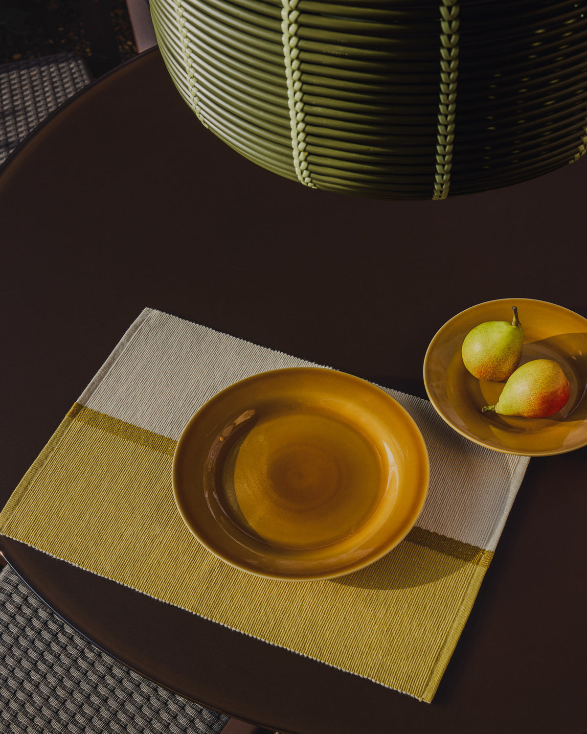 Flacher Teller Selune aus Keramik in Gelb in Gelb präsentiert im Onlineshop von KAQTU Design AG. Teller ist von Kave Home