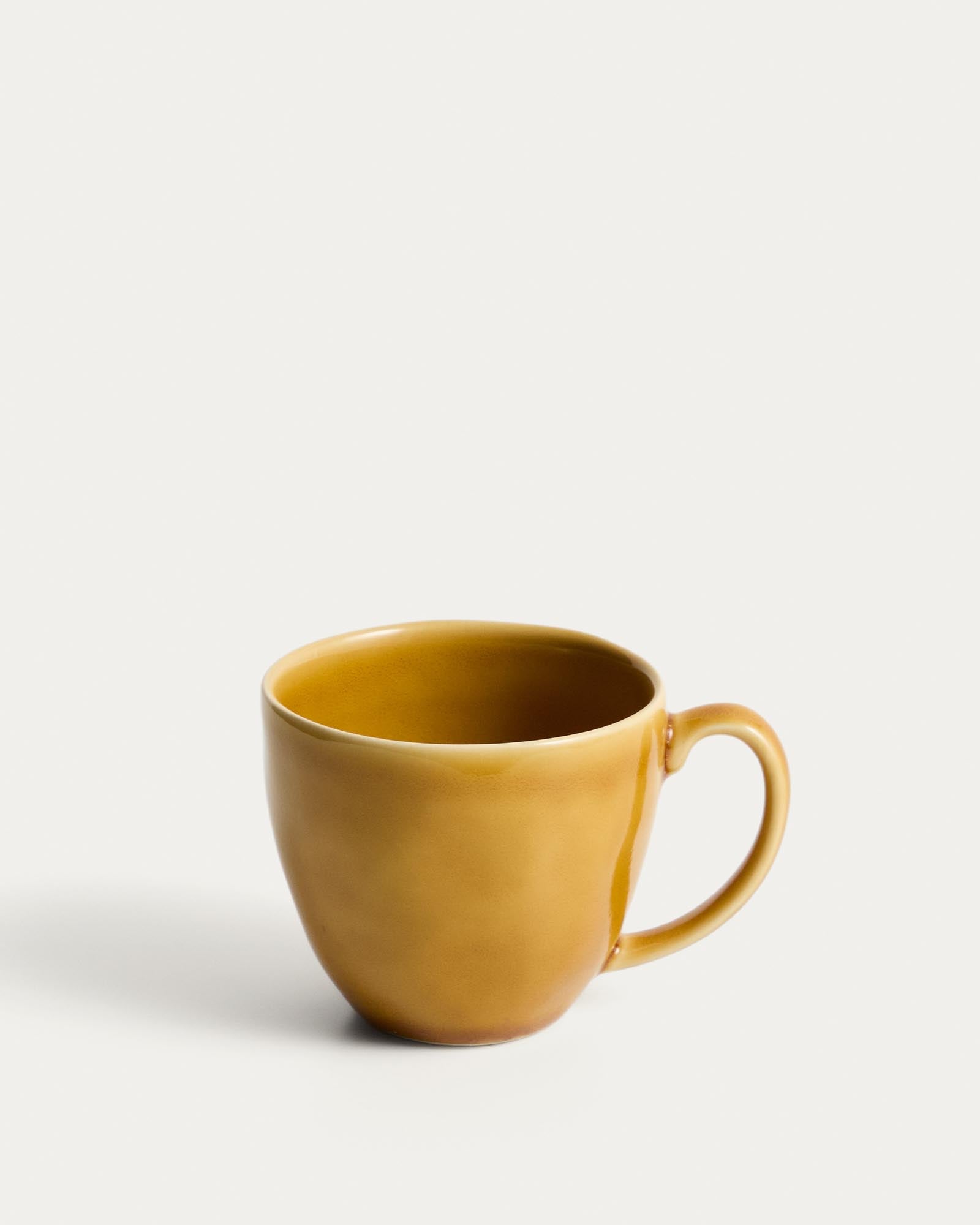 Tasse Selune aus Keramik in Gelb in Gelb präsentiert im Onlineshop von KAQTU Design AG. Tasse ist von Kave Home