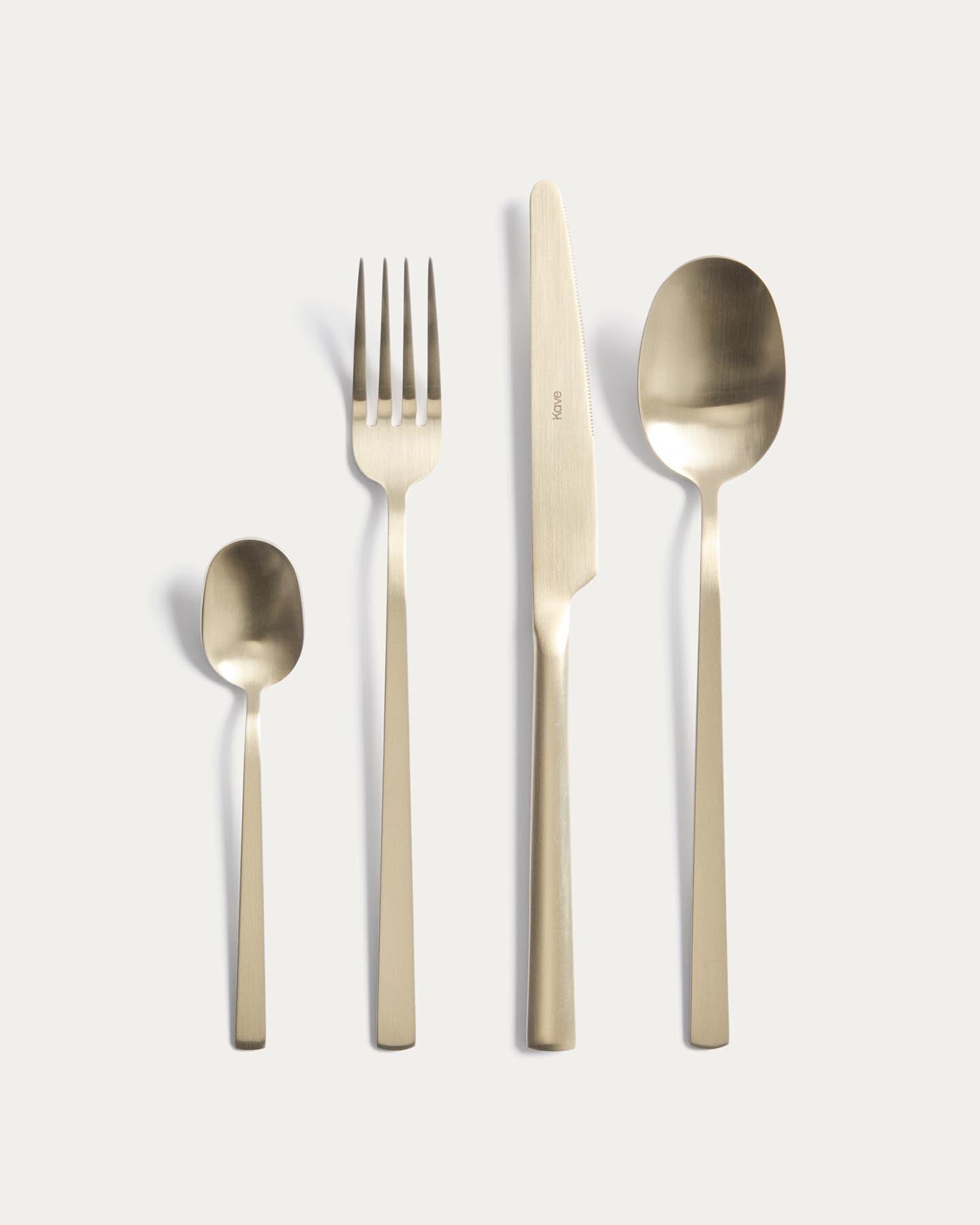 16-teiliges Edelstahl-Besteckset Dilora mit mattgoldenem Finish in Gold präsentiert im Onlineshop von KAQTU Design AG. Besteckset ist von Kave Home