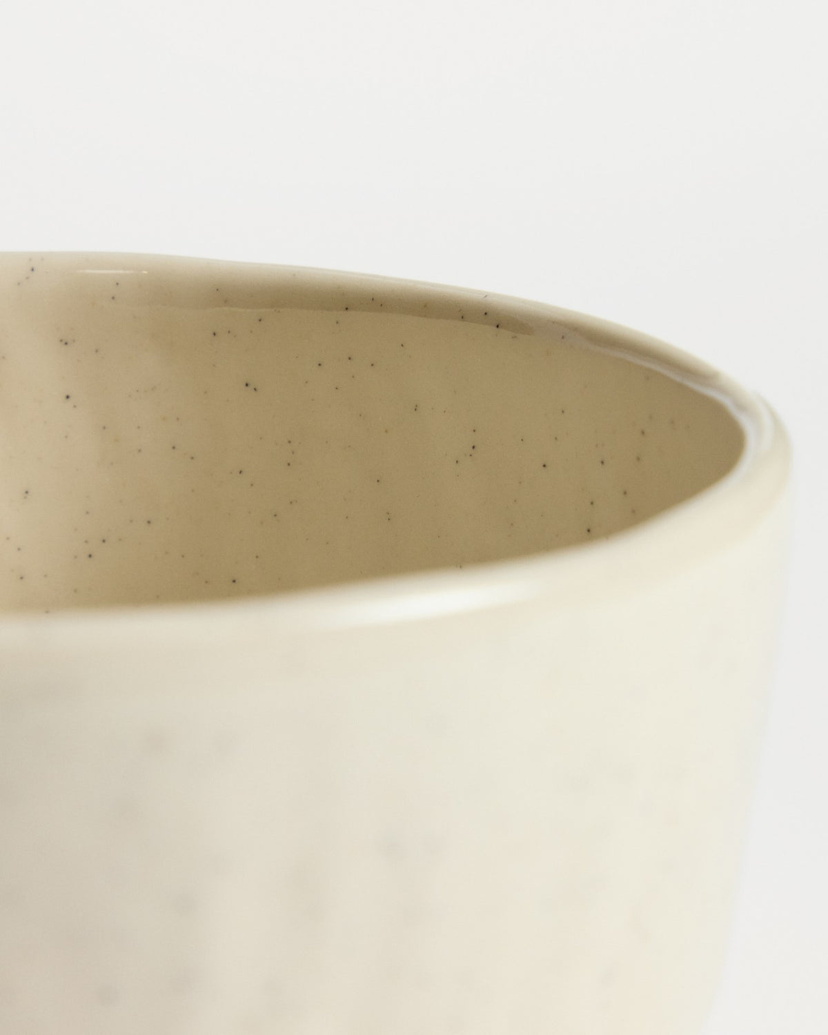 Runde Keramikschale der Serie Daner in écru mit glänzender Oberfläche, Durchmesser 15 cm, Höhe 6.5 cm, Weiss-Beige-Farbverlauf durch reaktive Glasur.
