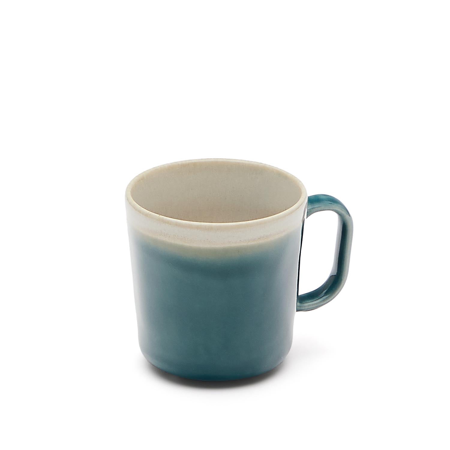 Tasse Sanet groß aus Keramik in Blau und Weiß in Türkis präsentiert im Onlineshop von KAQTU Design AG. Tasse ist von Kave Home