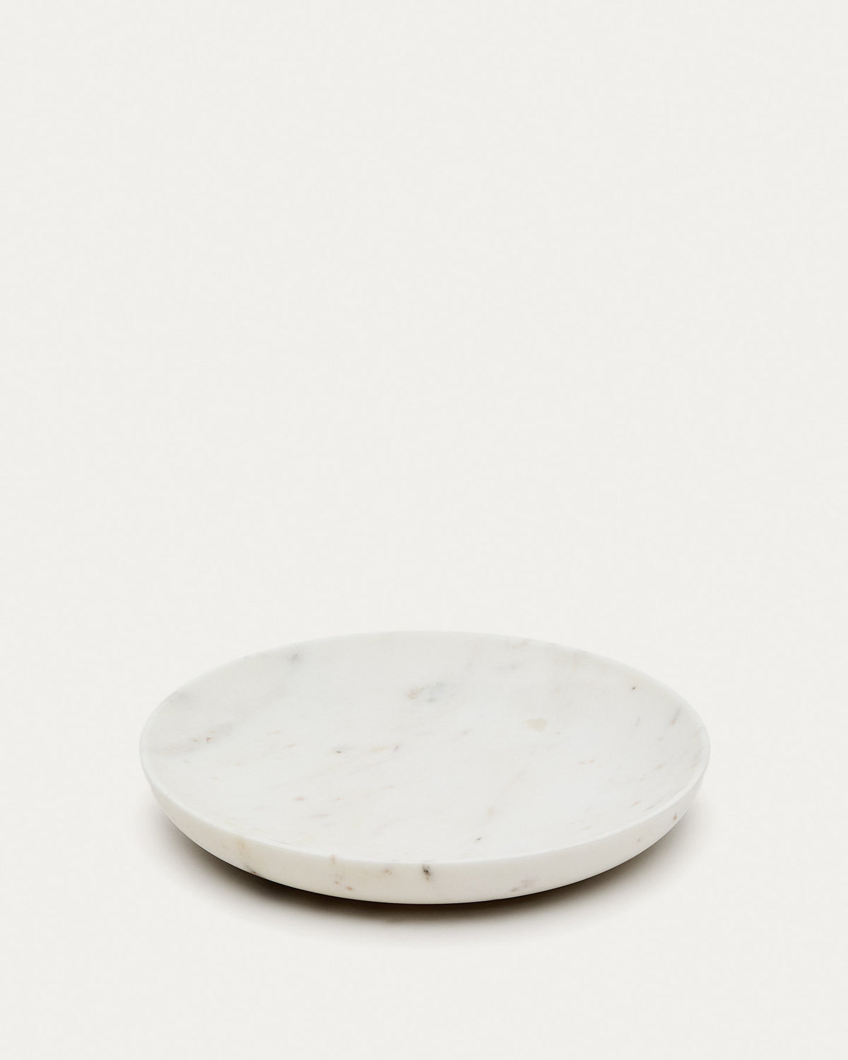 Grosses Tablett Ecin aus weissem Marmor in Weiss präsentiert im Onlineshop von KAQTU Design AG. Tablett ist von Kave Home