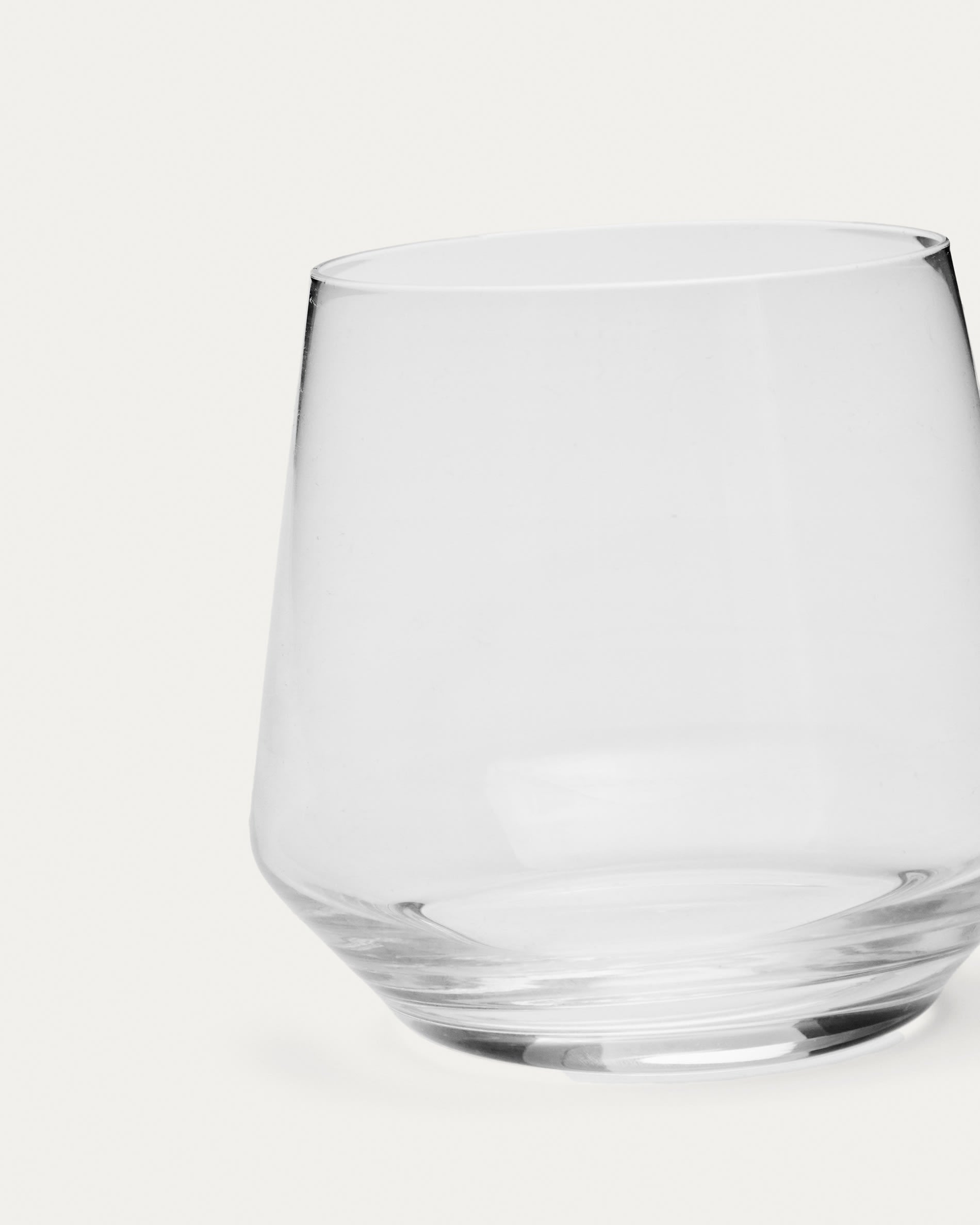 Elegantes 40 cl Glas mit facettiertem Design, ideal für Getränke. Hochwertiges Klarglas für stilvollen Genuss.