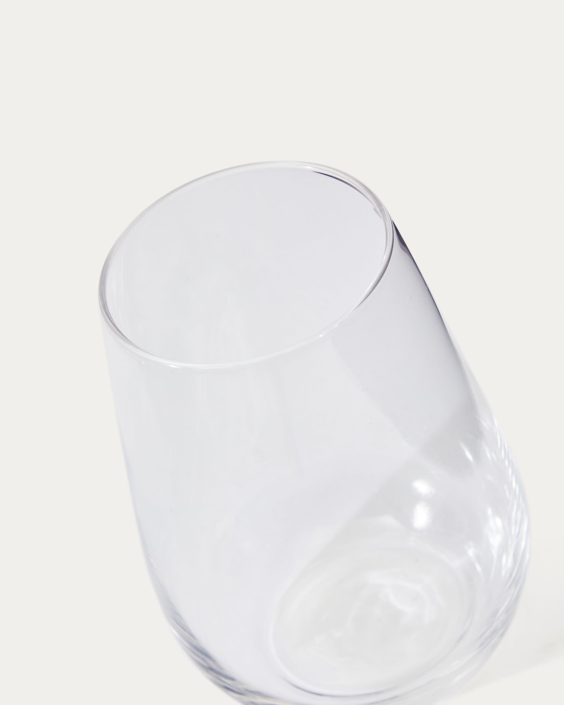 Das Glas Altira von Kave Home: Eleganz und Funktionalität vereint in 70 cl Klarglas, ideal für jeden Anlass.