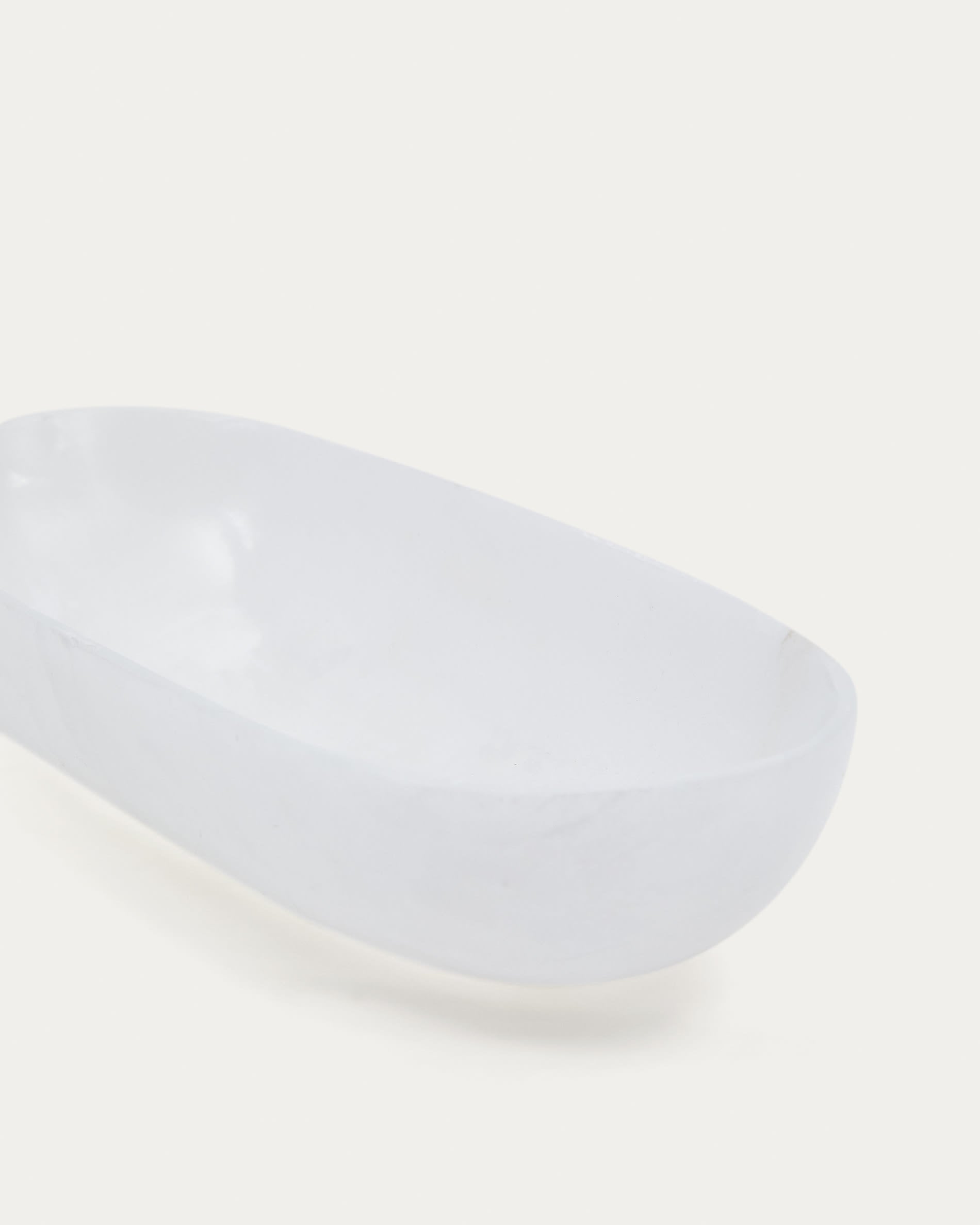 Tablett Eval aus weissem Alabaster in Weiss präsentiert im Onlineshop von KAQTU Design AG. Tablett ist von Kave Home