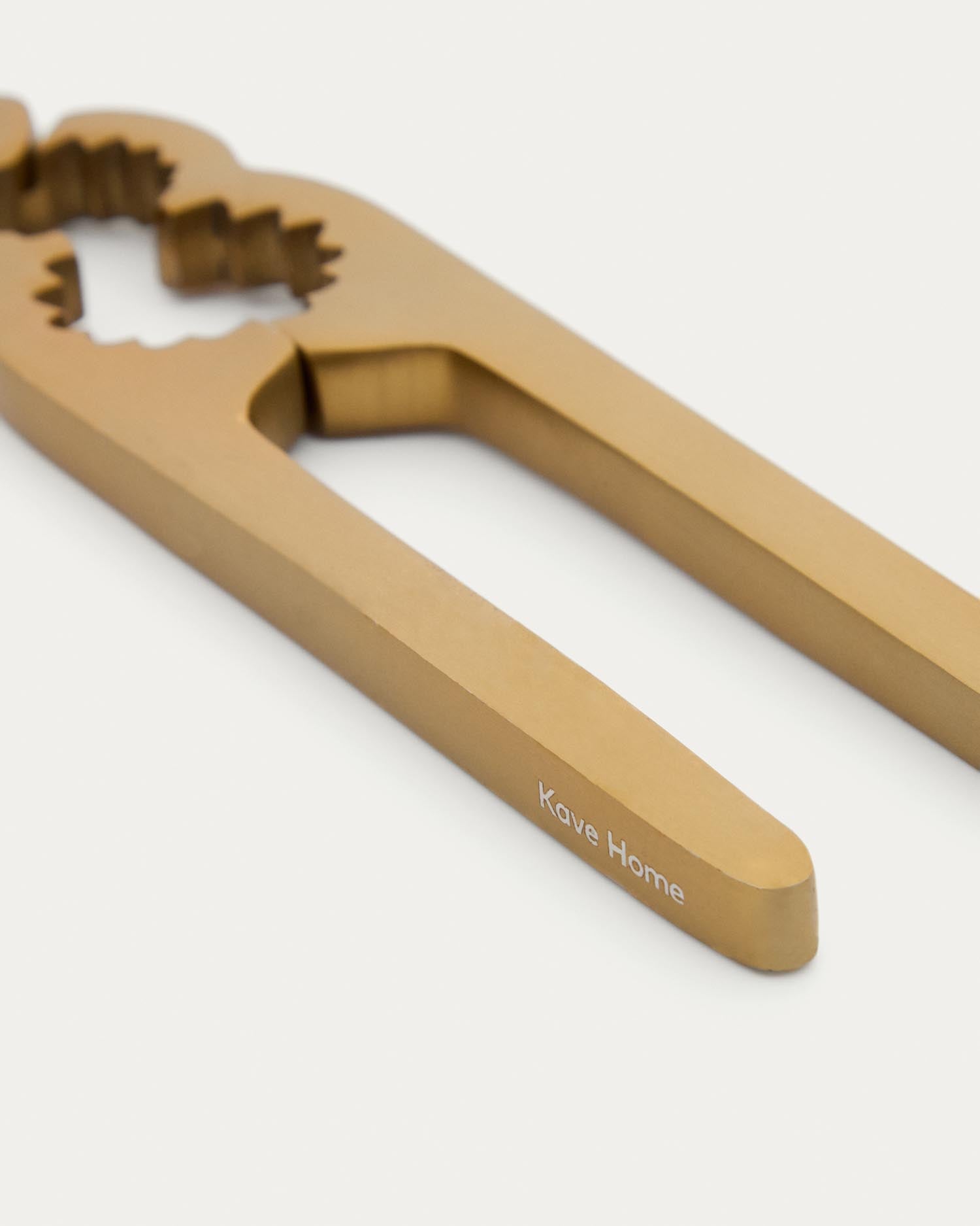 Nussknacker Blisk aus goldfarbenem Edelstahl in Gold präsentiert im Onlineshop von KAQTU Design AG. Küchenhelfer ist von Kave Home