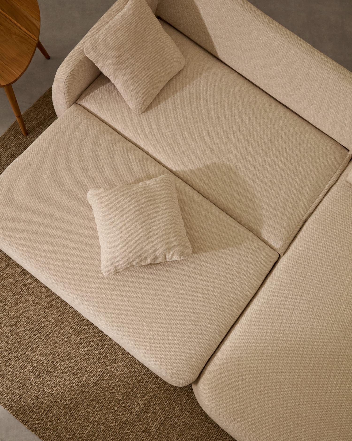 Elegantes Schlafsofa mit Chenille-Bezug, Chaiselongue rechts, FSC-zertifiziert, 246 cm breit, wandelbar zum Bett.