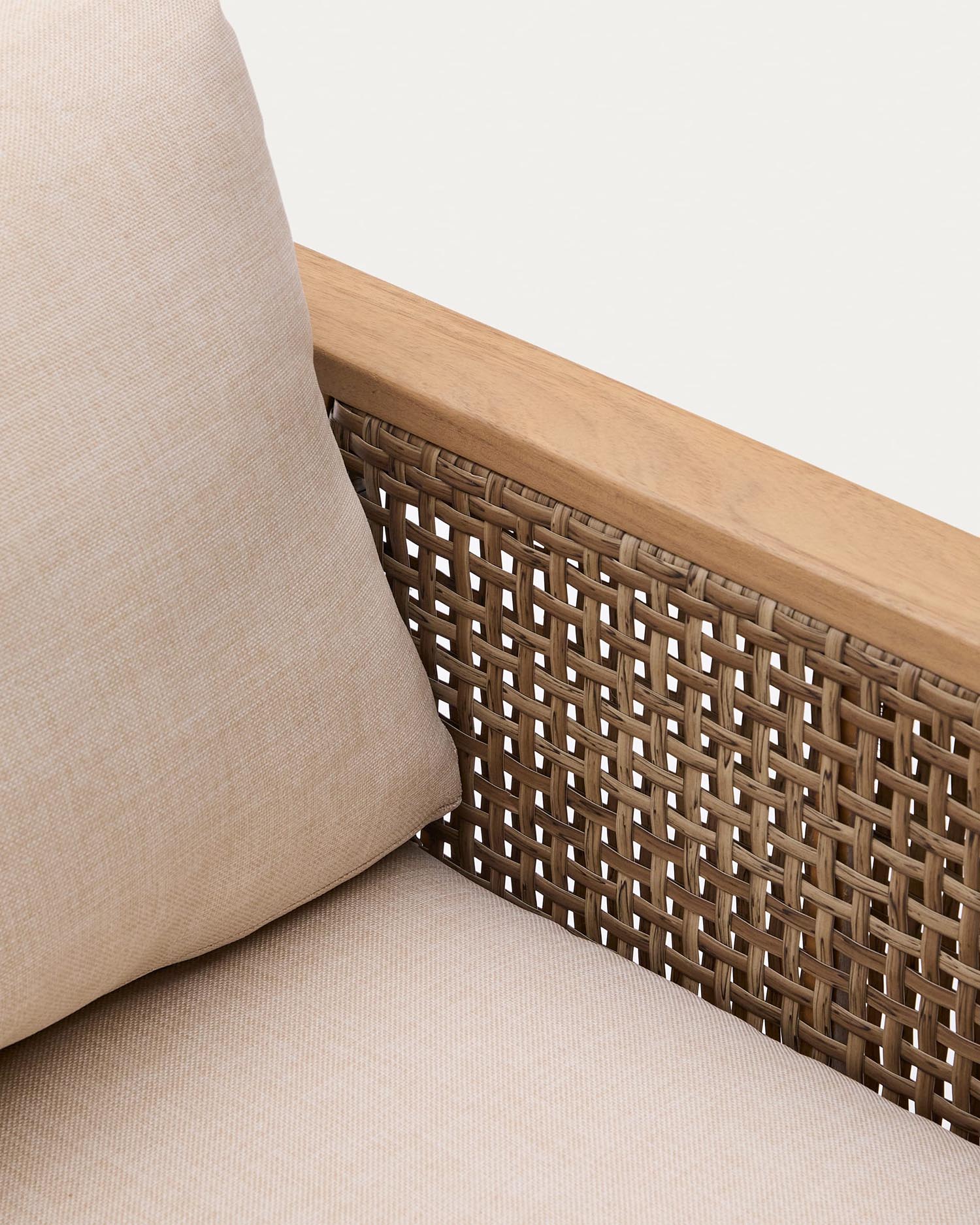 Elegantes Set Alabe: 2-Sitzer-Sofa, 2 Sessel und Couchtisch aus FSC-zertifiziertem Akazienholz. Nachhaltig und modern für Ihr Zuhause.