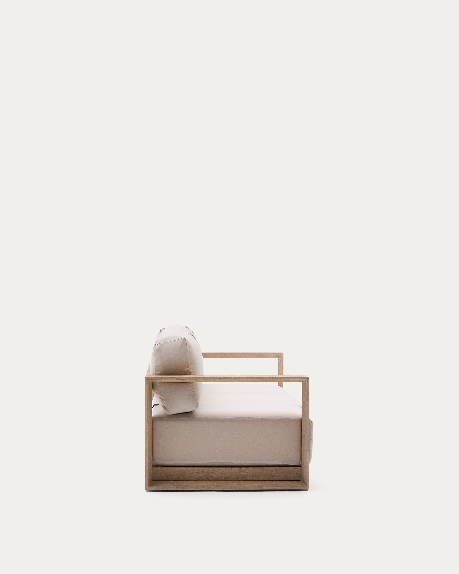 Elegantes 3-Sitzer-Sofa Ambra, 249 cm, aus massivem Akazienholz mit klarem Finish, ideal für stilvolle Wohnräume.