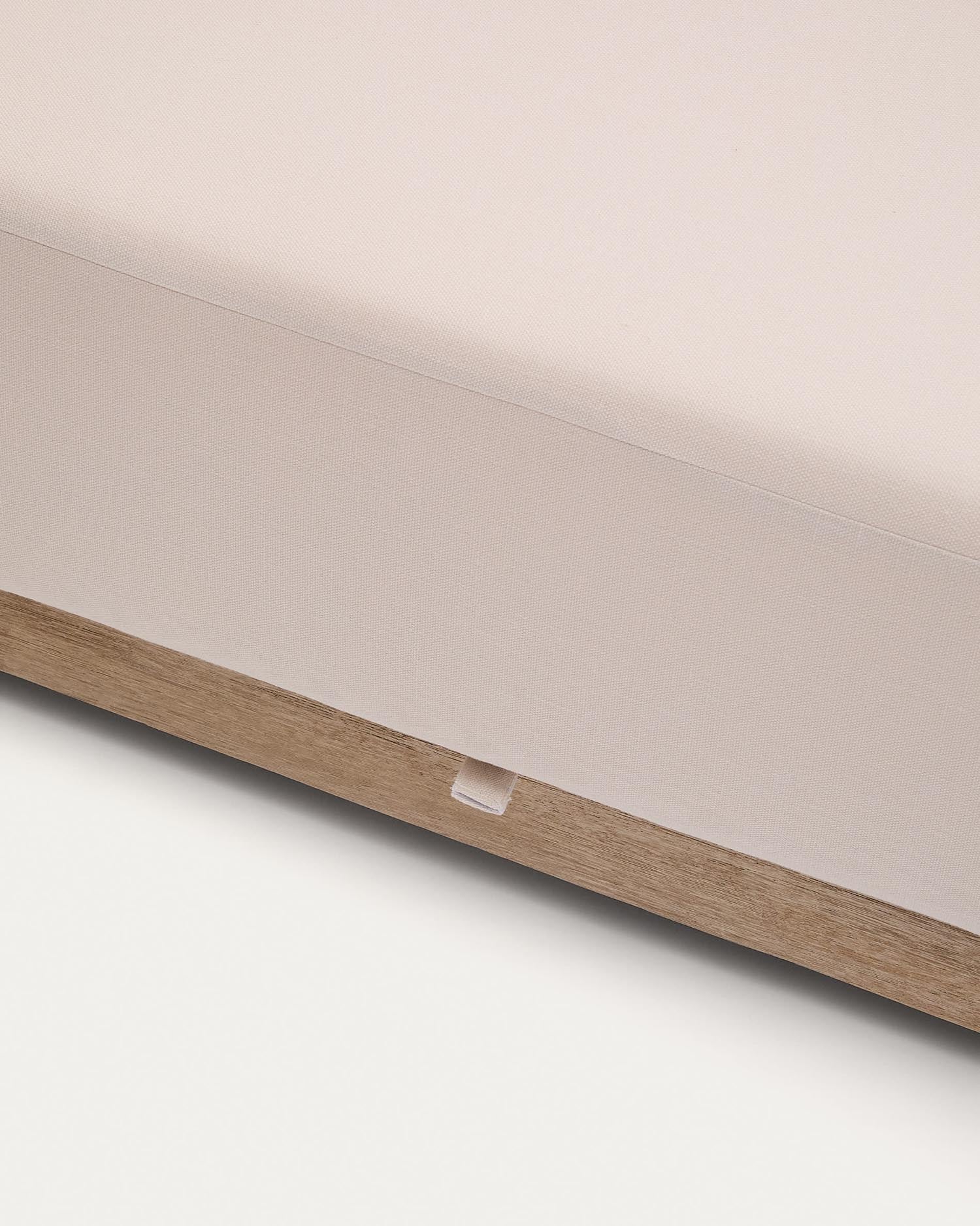Elegantes 3-Sitzer-Sofa Ambra, 249 cm, aus massivem Akazienholz mit klarem Finish, ideal für stilvolle Wohnräume.