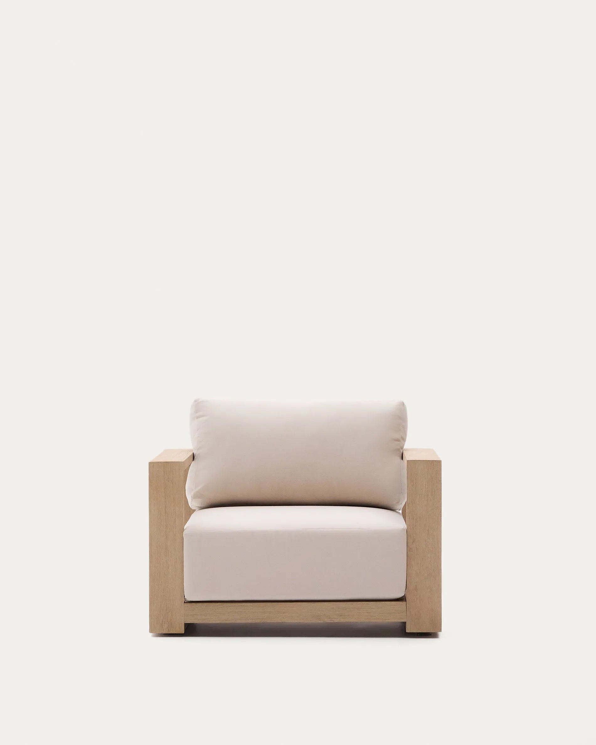 Sessel Ambra aus Akazienholz mit klarem Finish von Kave Home. Stilvolles Design, robust und hochwertig verarbeitet.
