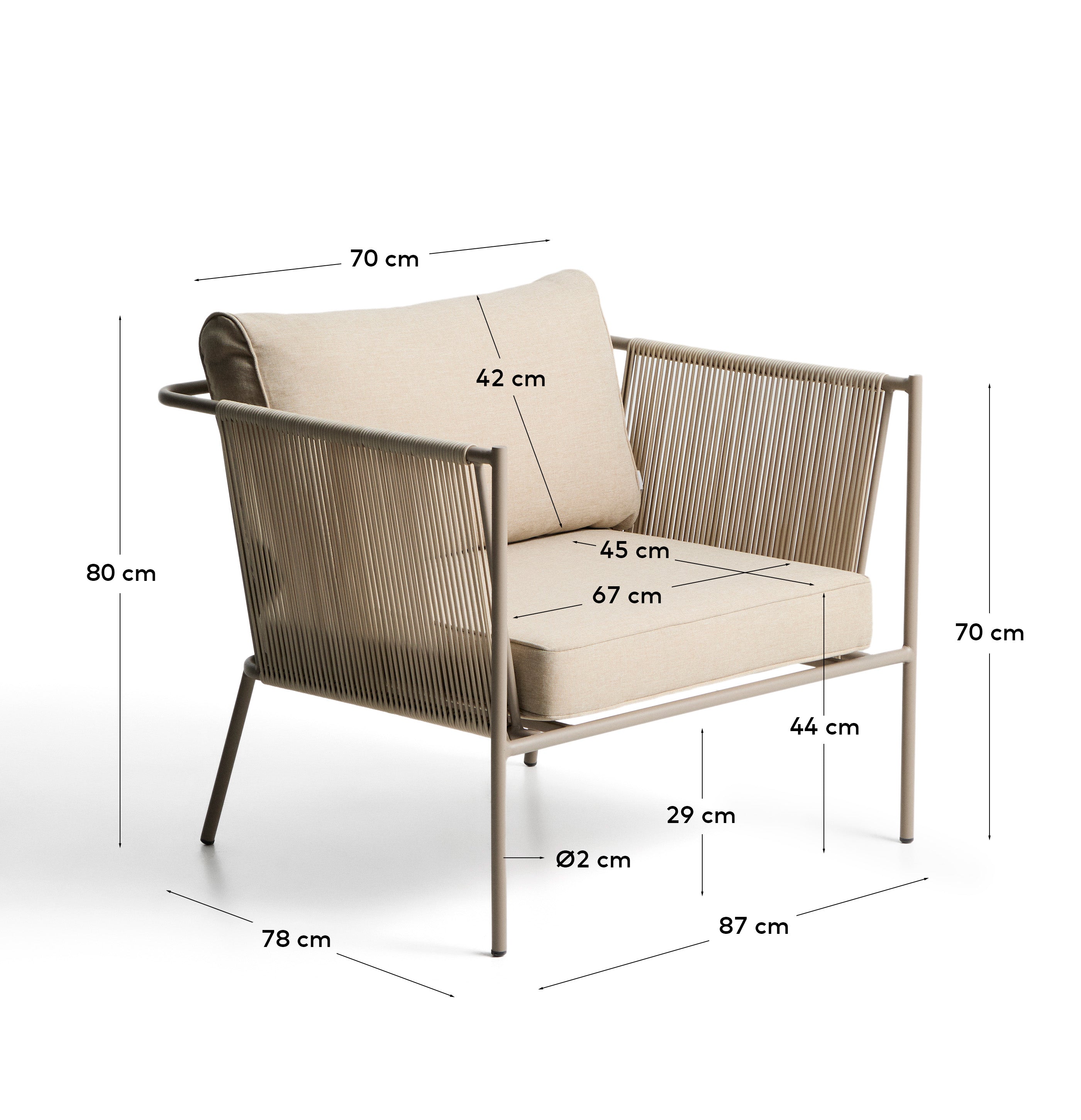 Stylischer Outdoor-Sessel Zivia in ecrufarbenem Seil und taupefarbenem Stahl, ideal für gemütliche Momente im Garten oder auf der Terrasse.