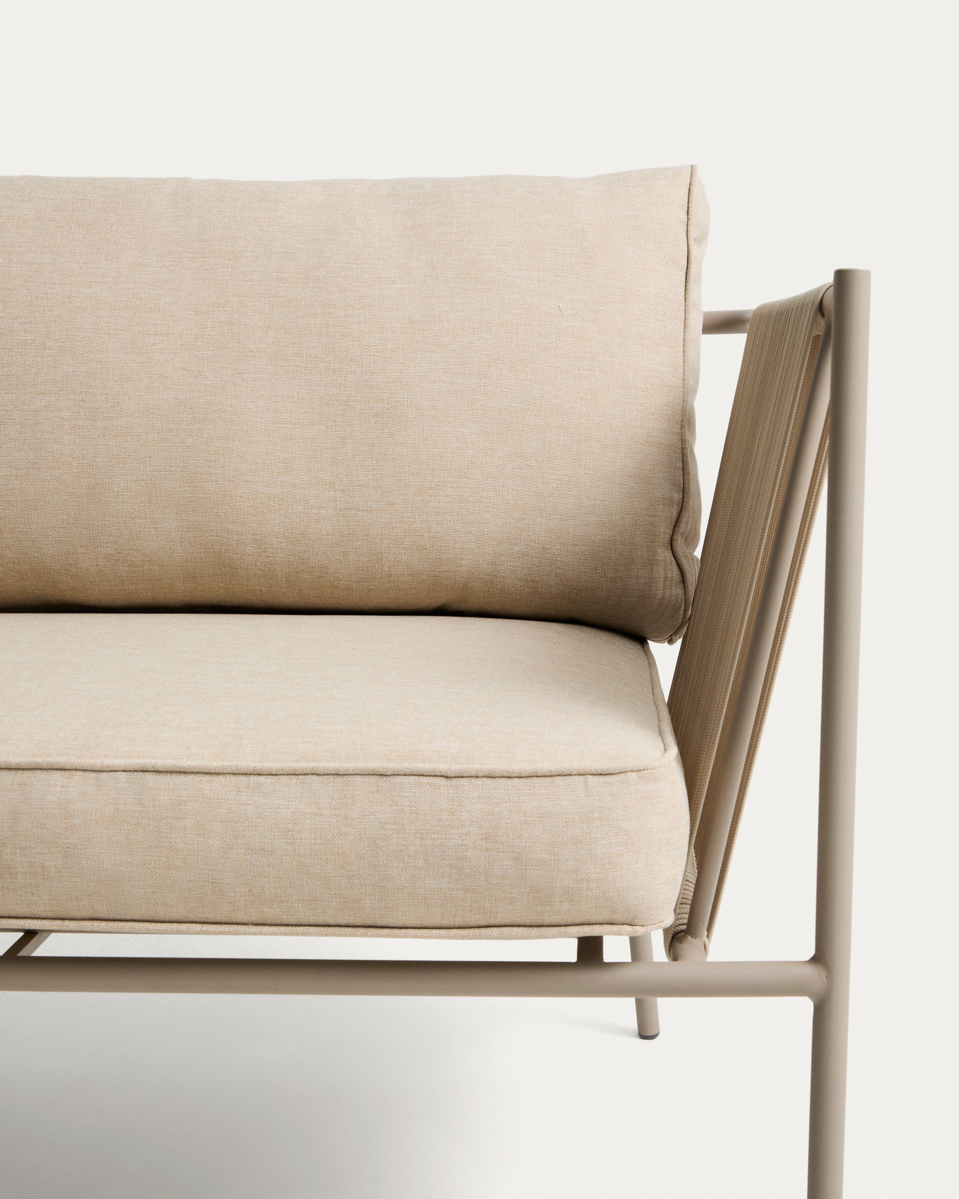 2-Sitzer-Outdoor-Sofa Zivia aus écrufarbenem Seil und taupefarben verzinktem Stahl 178 cm in Beige präsentiert im Onlineshop von KAQTU Design AG. Loungesofa ist von Kave Home