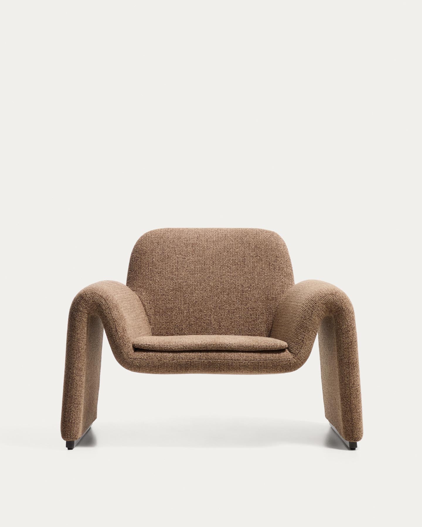 Sessel Melvia mit Chenille in Schokoladenbraun in Braun präsentiert im Onlineshop von KAQTU Design AG. Sessel ist von Kave Home