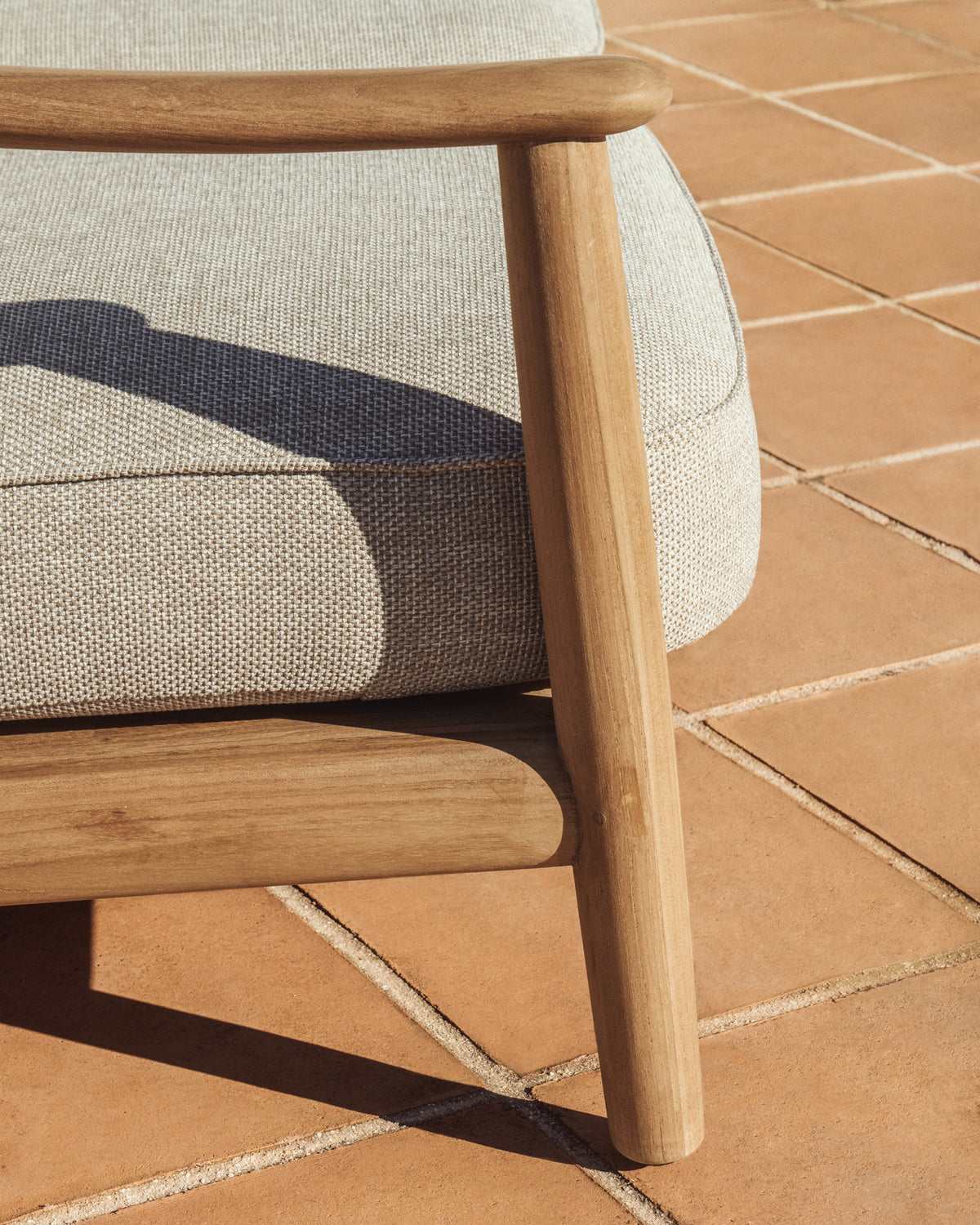 2-Sitzer Outdoor-Sofa Elunda aus massivem Teakholz, FSC 100 %, 149 cm in Beige, Natur, Hellgrau präsentiert im Onlineshop von KAQTU Design AG. Lounge Sofa ist von Kave Home