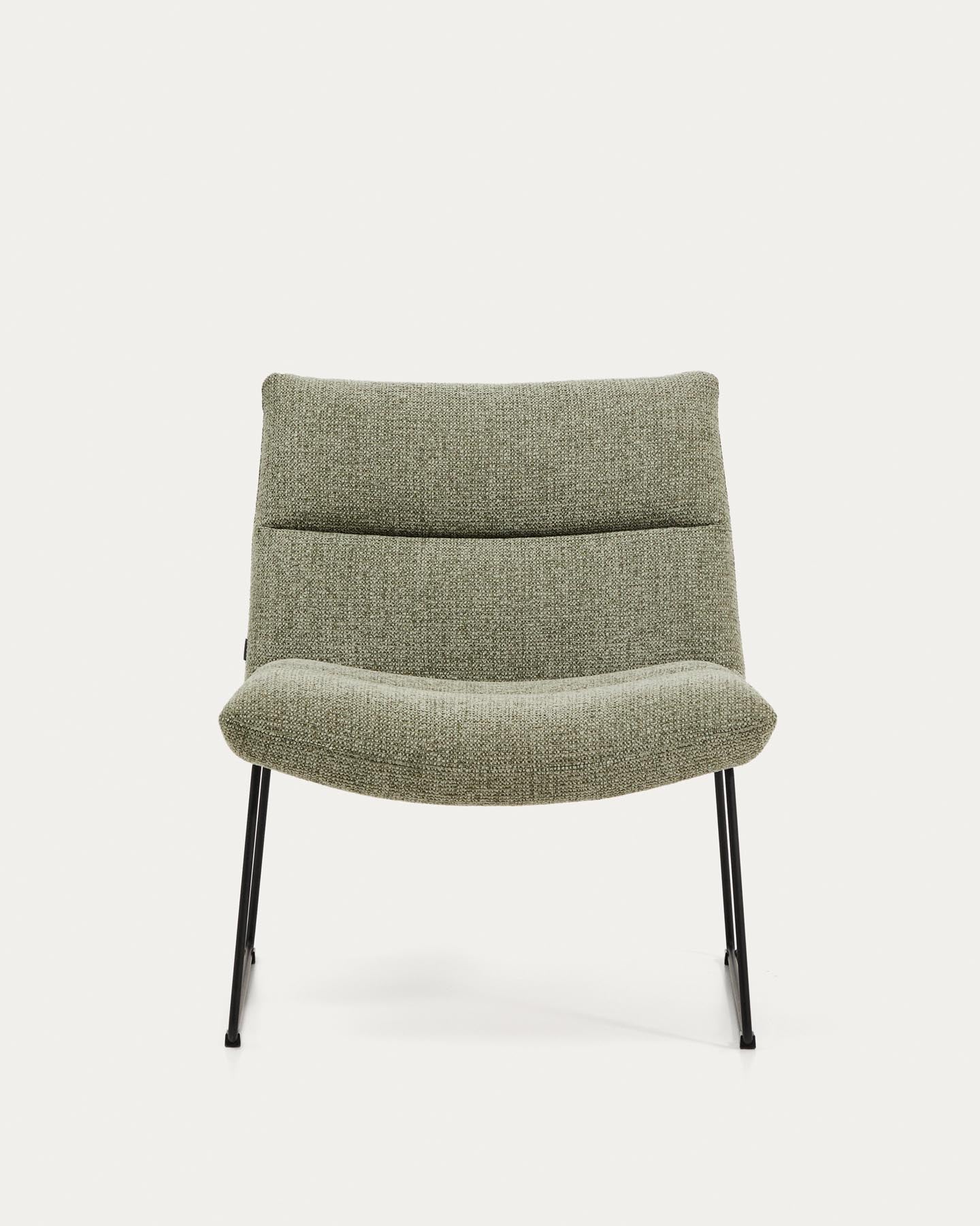 Sessel Asen in grüner Chenille mit schwarzen Stahlbeinen FSC 100% in Hellgrün präsentiert im Onlineshop von KAQTU Design AG. Sessel ist von Kave Home