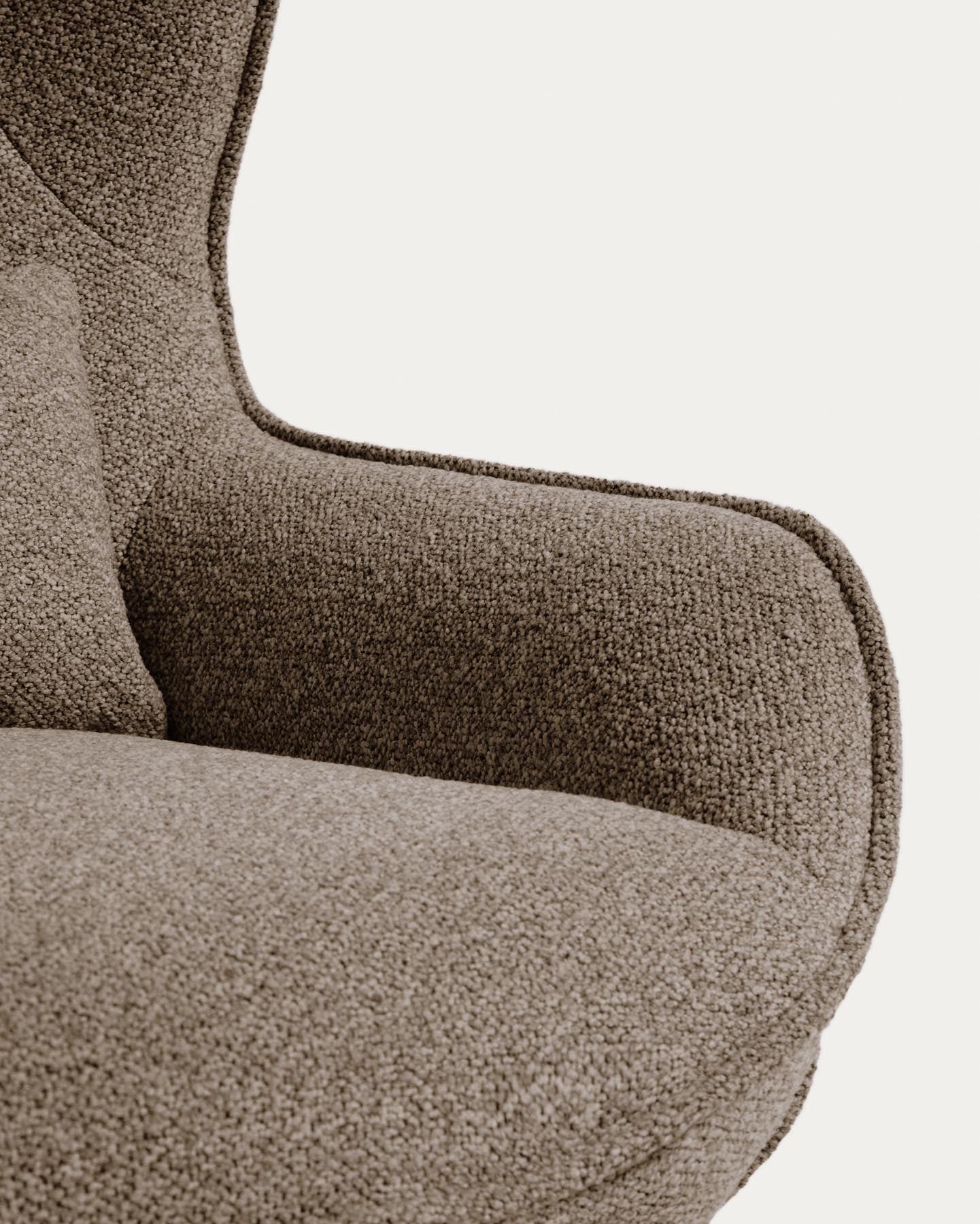 Drehsessel Sorile mit brauner Chenille und schwarz lackiertem Stahl, FSC 100 % in Braun präsentiert im Onlineshop von KAQTU Design AG. Drehsessel ist von Kave Home