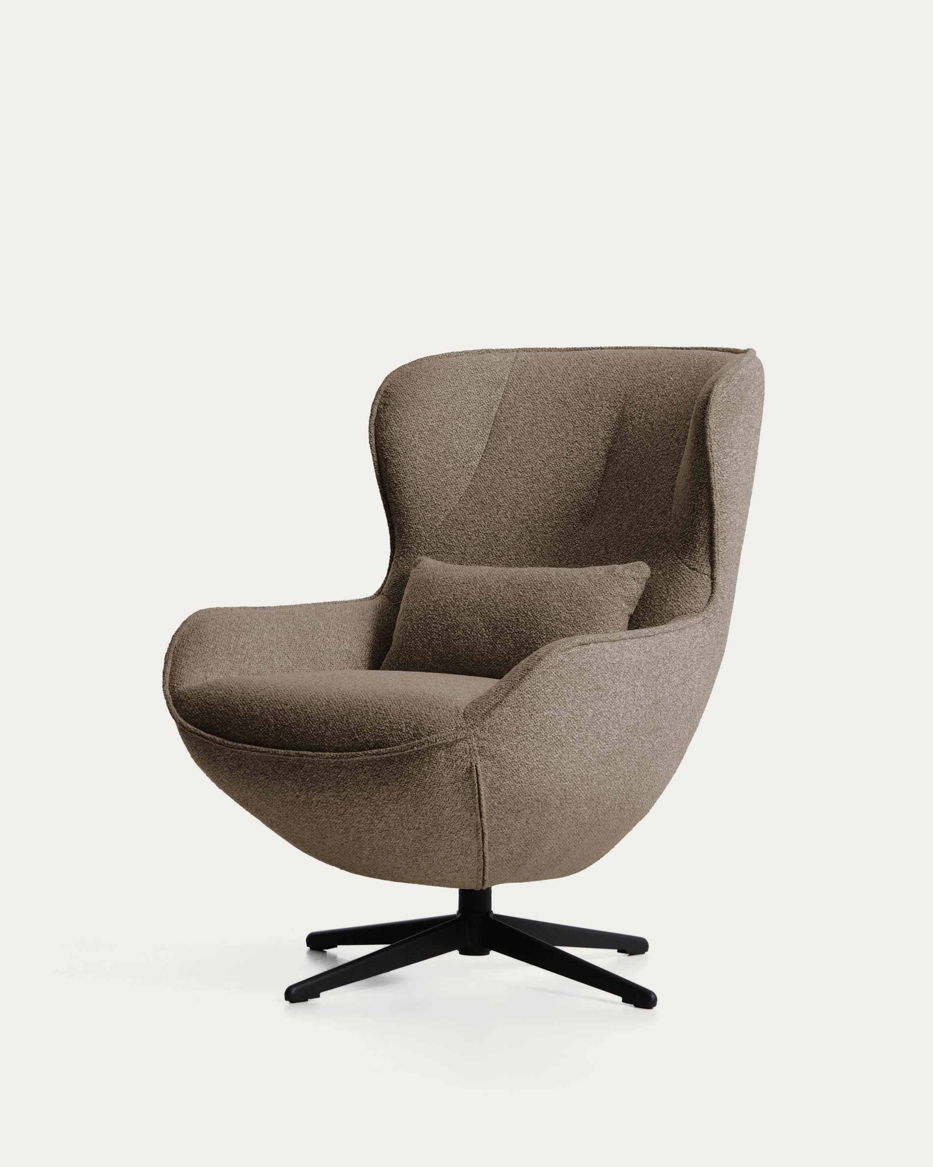 Drehsessel Sorile mit brauner Chenille und schwarz lackiertem Stahl, FSC 100 % in Braun präsentiert im Onlineshop von KAQTU Design AG. Drehsessel ist von Kave Home