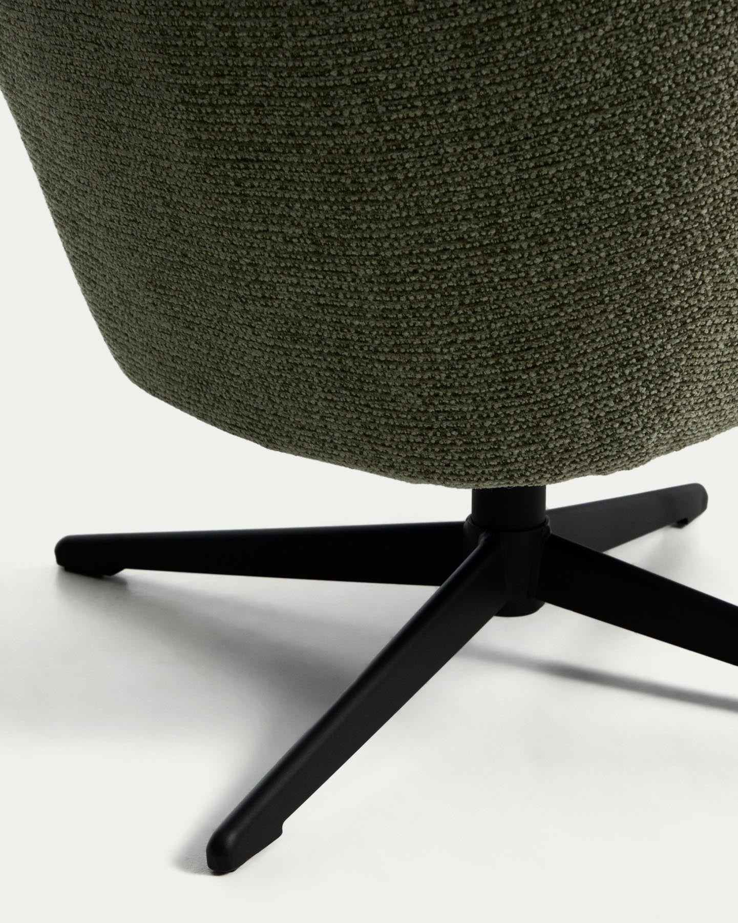 Drehsessel Dirala mit grüner Chenille und schwarz lackiertem Stahl, FSC 100 % in Hellgrün präsentiert im Onlineshop von KAQTU Design AG. Drehsessel ist von Kave Home