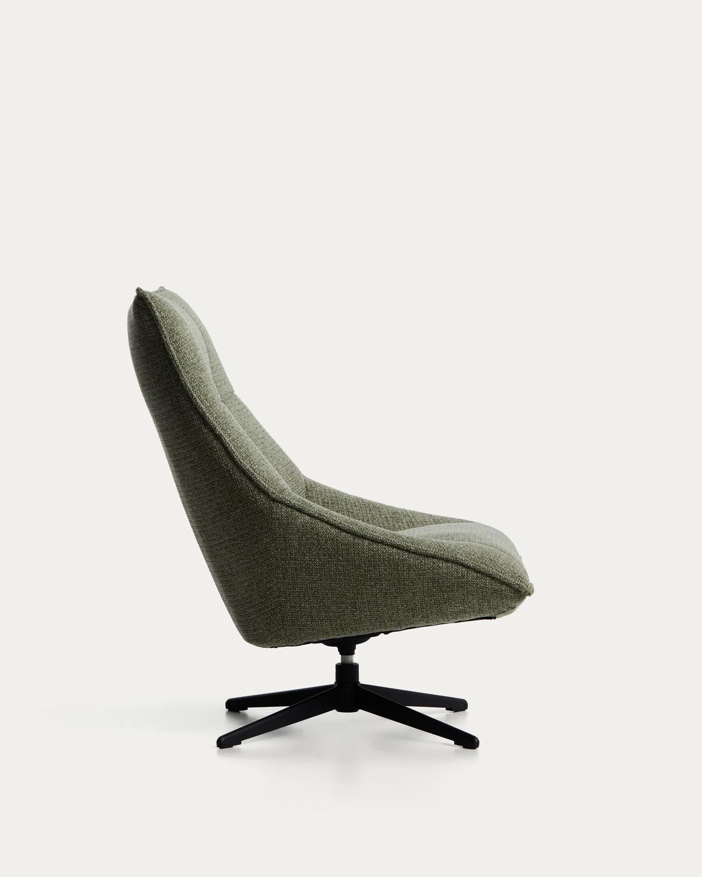 Drehsessel Dirala mit grüner Chenille und schwarz lackiertem Stahl, FSC 100 % in Hellgrün präsentiert im Onlineshop von KAQTU Design AG. Drehsessel ist von Kave Home