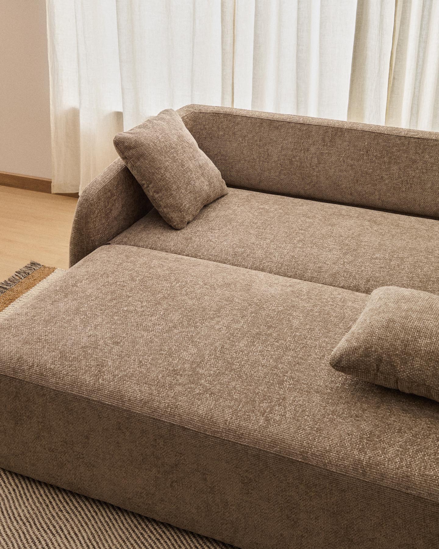 3-Sitzer-Bettsofa Laira in taupefarbener Chenille, 218 cm, FSC Mix Credit in Taupe präsentiert im Onlineshop von KAQTU Design AG. Bettsofa ist von Kave Home
