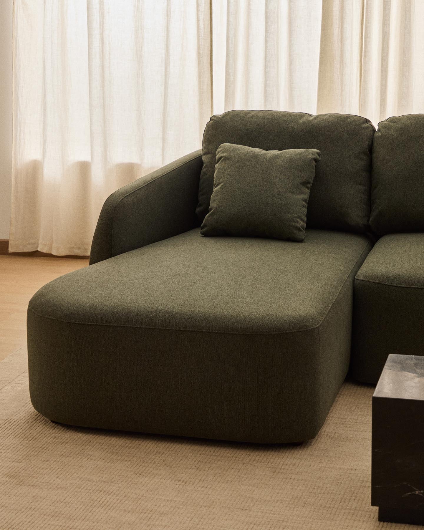 3-Sitzer-Bettsofa Laira in dunkelgrüner Chenille und Chaiselongue links, 246 cm, FSC Mix Credit in Dunkelgrün präsentiert im Onlineshop von KAQTU Design AG. Bettsofa ist von Kave Home