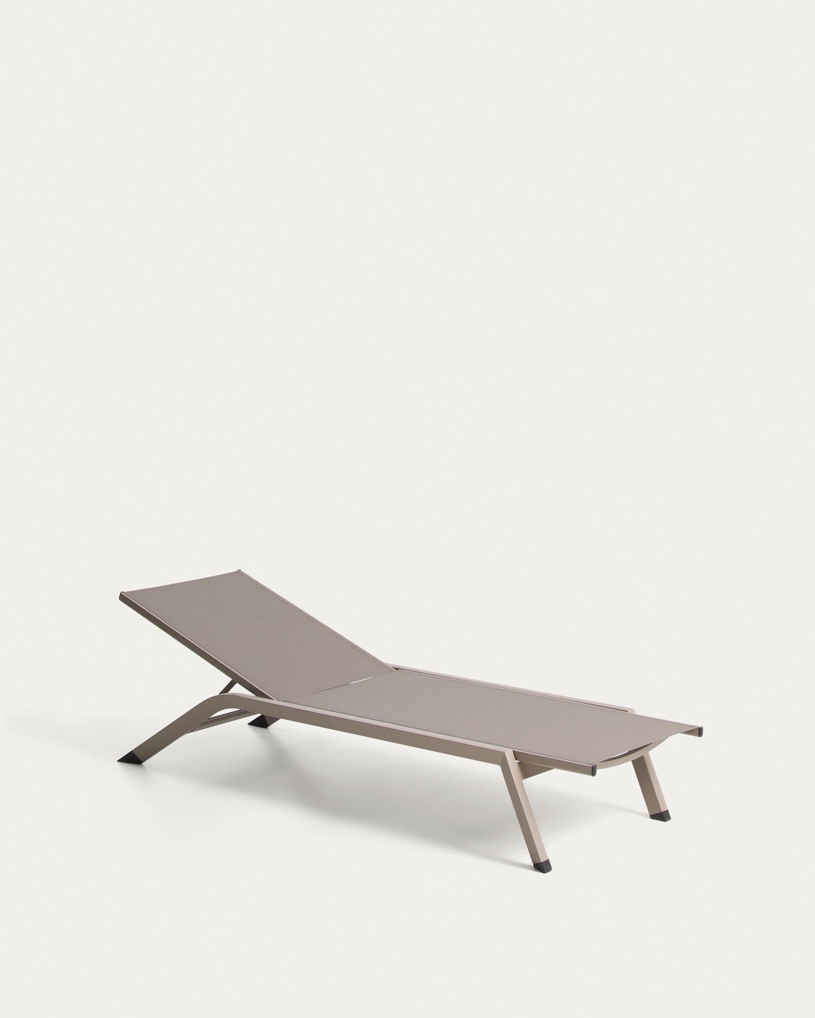 Elegante stapelbare Sonnenliege Capraia in Taupe und Braun, ideal für entspannte Stunden im Freien, aus robustem Aluminium und pflegeleichtem Textil.