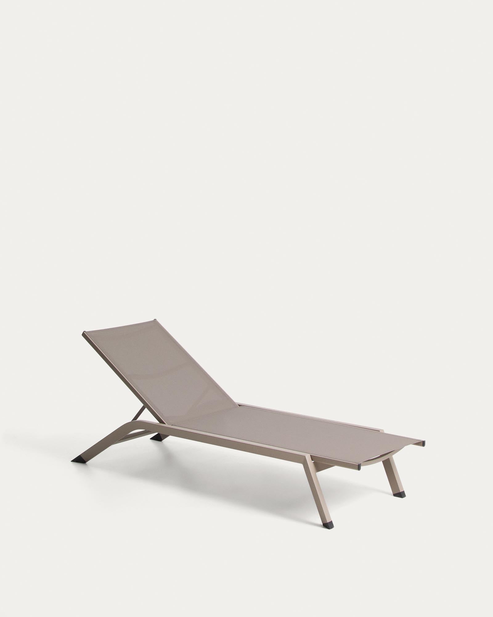 Elegante stapelbare Sonnenliege Capraia in Taupe und Braun, ideal für entspannte Stunden im Garten oder auf der Terrasse, aus robustem Aluminium und pflegeleichtem Textil.