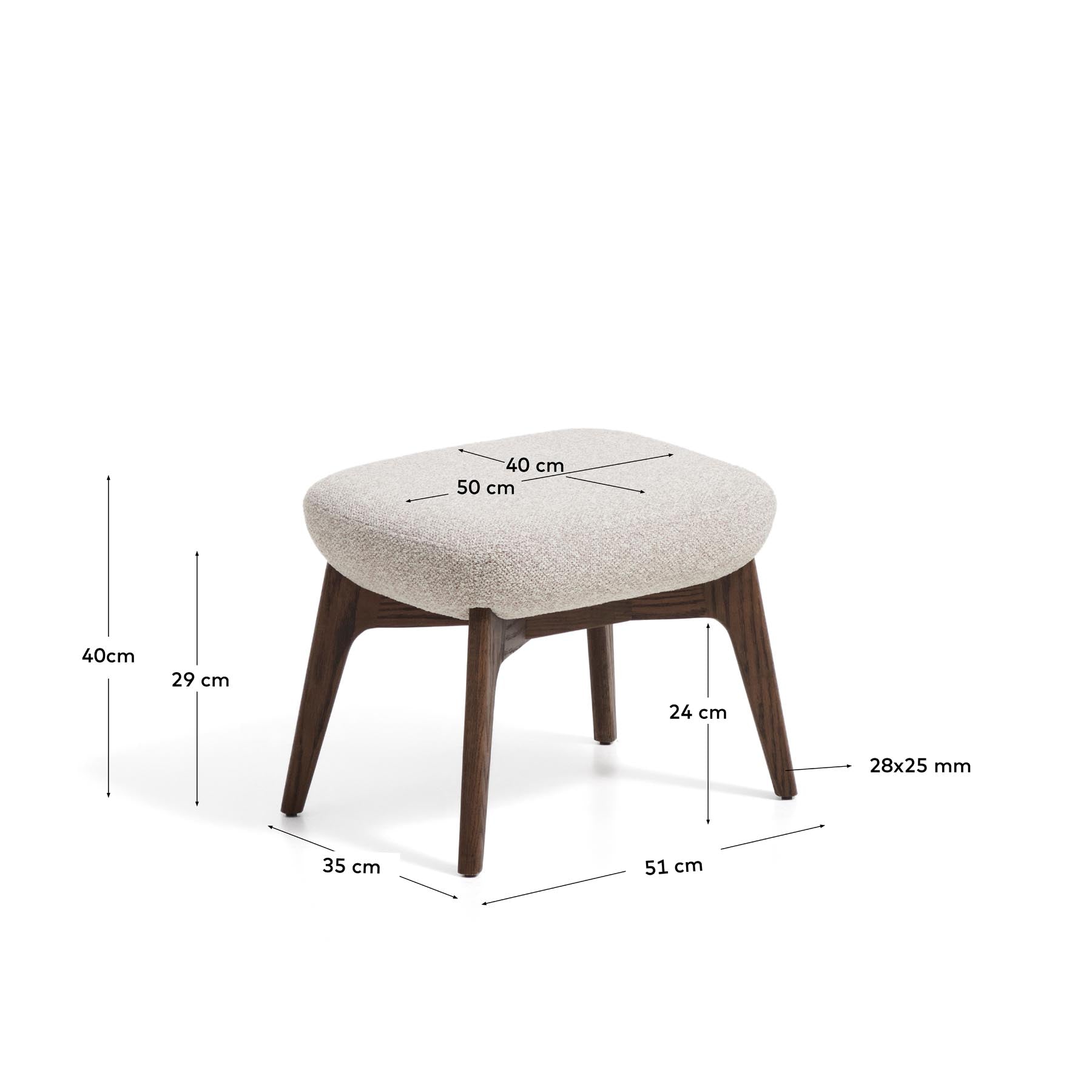 Fussablage Adiran mit dicker Chenille in Beige und Beinen aus massivem Eichenholz mit Nussbaum-Finish in Beige präsentiert im Onlineshop von KAQTU Design AG. Ottoman ist von Kave Home
