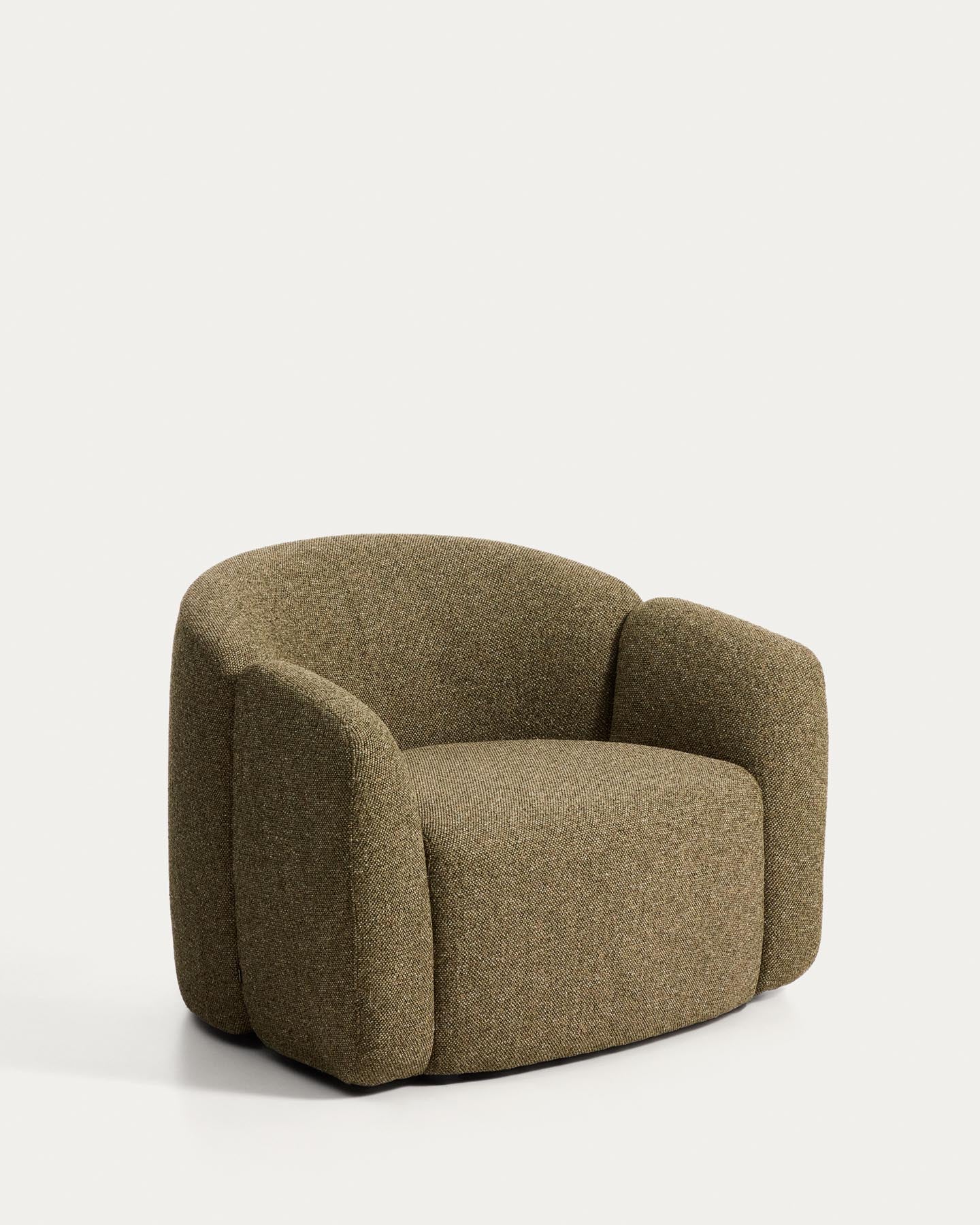 Sessel Corvena aus Chenille in Olivgrün FSC-Mix-Kredit 98 cm in Grün präsentiert im Onlineshop von KAQTU Design AG. Sessel ist von Kave Home