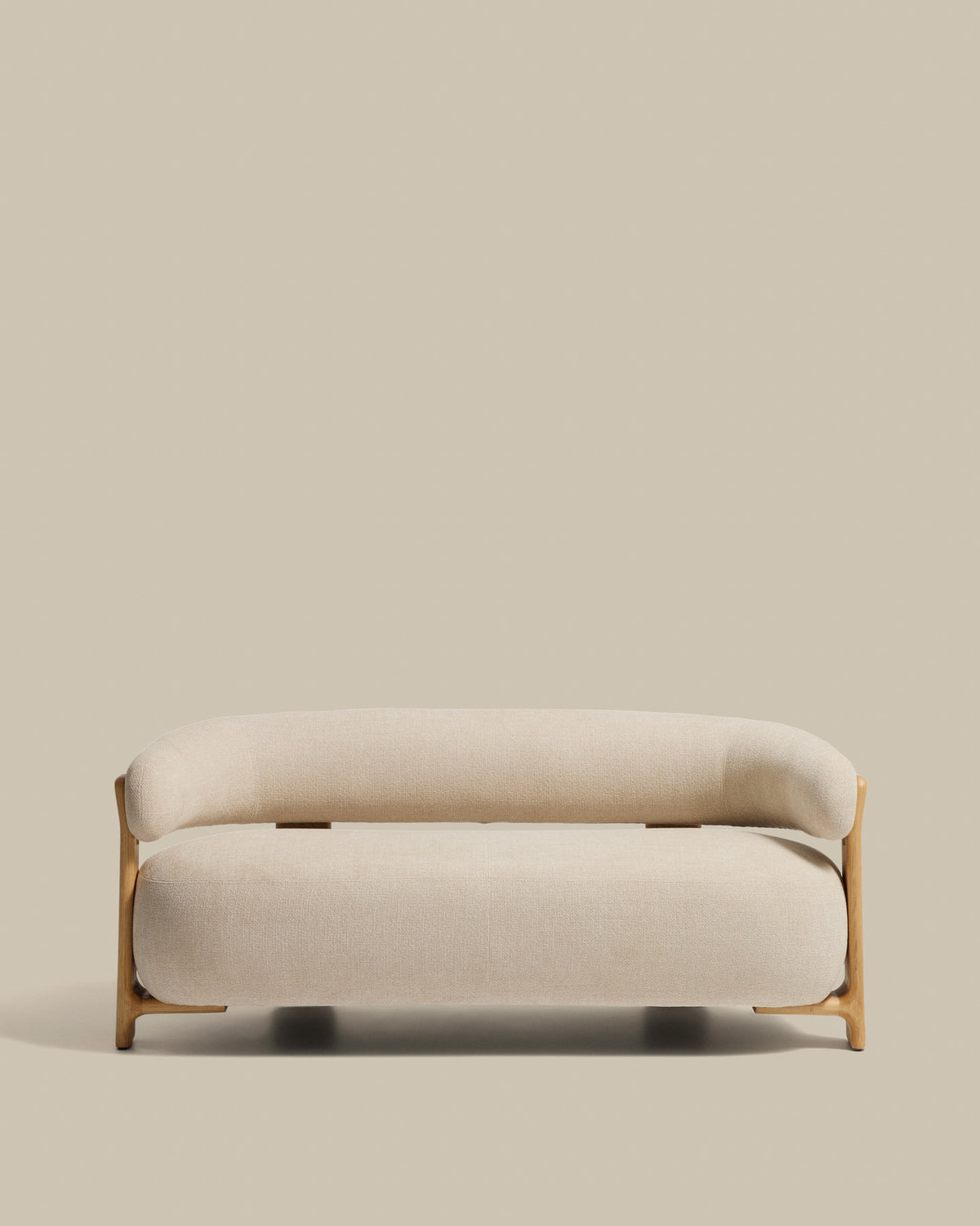 2-Sitzer-Sofa Granite mit beiger Chenille und Beinen aus massivem Eschenholz mit natürlichem Finish, 155 cm, FSC 100 % in Beige präsentiert im Onlineshop von KAQTU Design AG. 2er Sofa ist von Kave Home