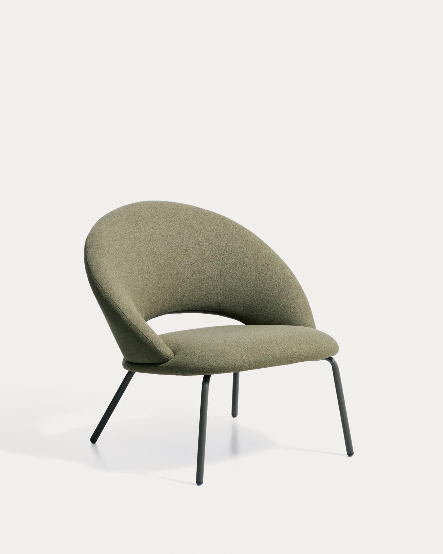 Sessel Bonali mit grüner Chenille und grünen Metallbeinen, FSC Mix Credit  in Grün präsentiert im Onlineshop von KAQTU Design AG. Sessel ist von Kave Home