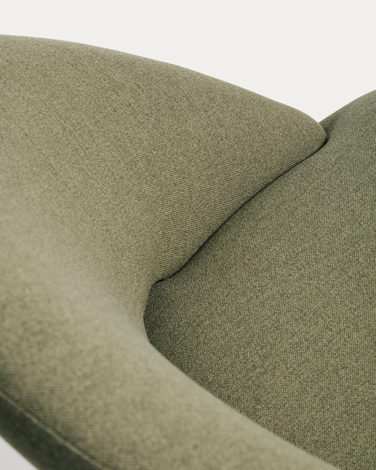 Sessel Bonali mit grüner Chenille und grünen Metallbeinen, FSC Mix Credit  in Grün präsentiert im Onlineshop von KAQTU Design AG. Sessel ist von Kave Home
