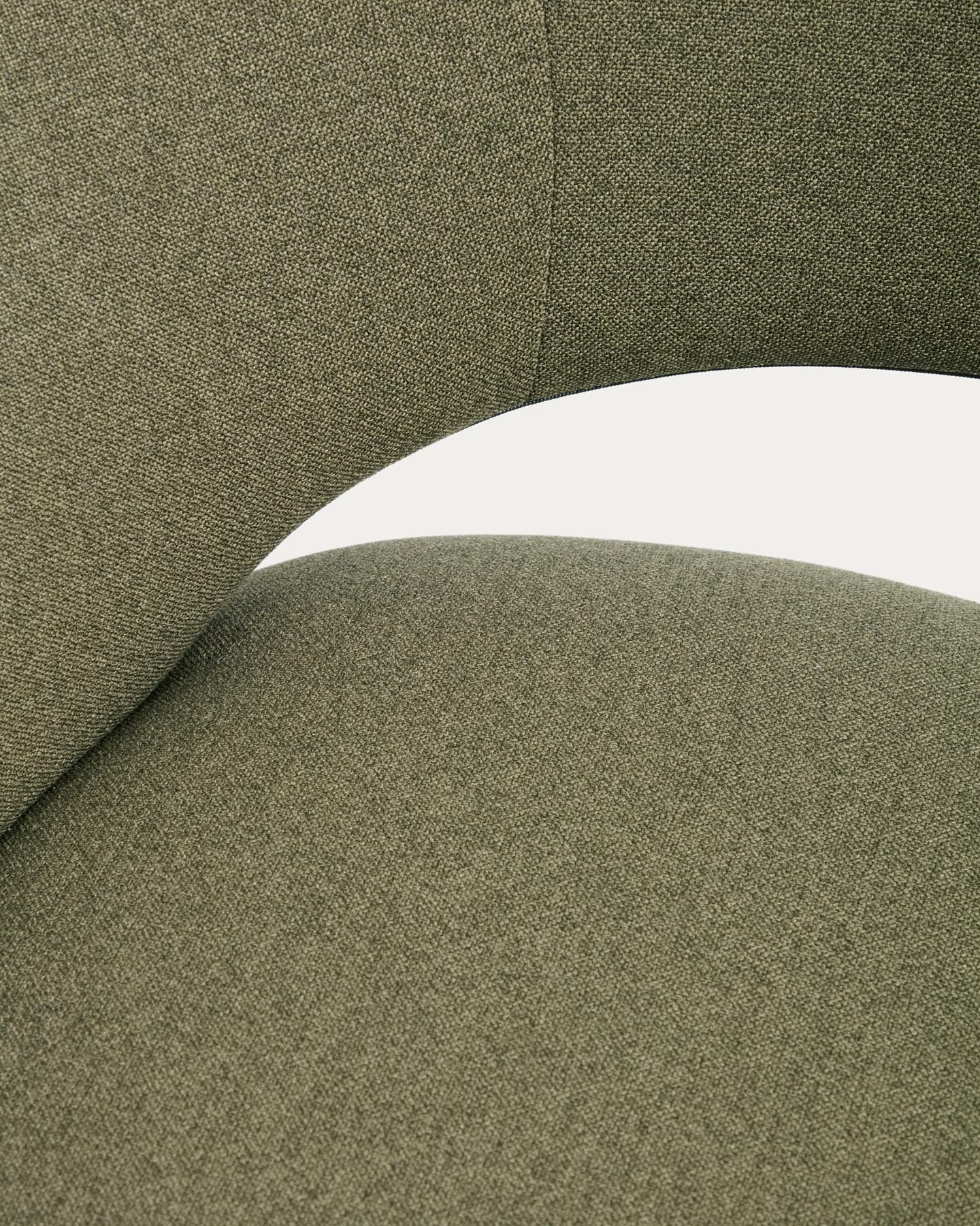 Sessel Bonali mit grüner Chenille und grünen Metallbeinen, FSC Mix Credit  in Grün präsentiert im Onlineshop von KAQTU Design AG. Sessel ist von Kave Home