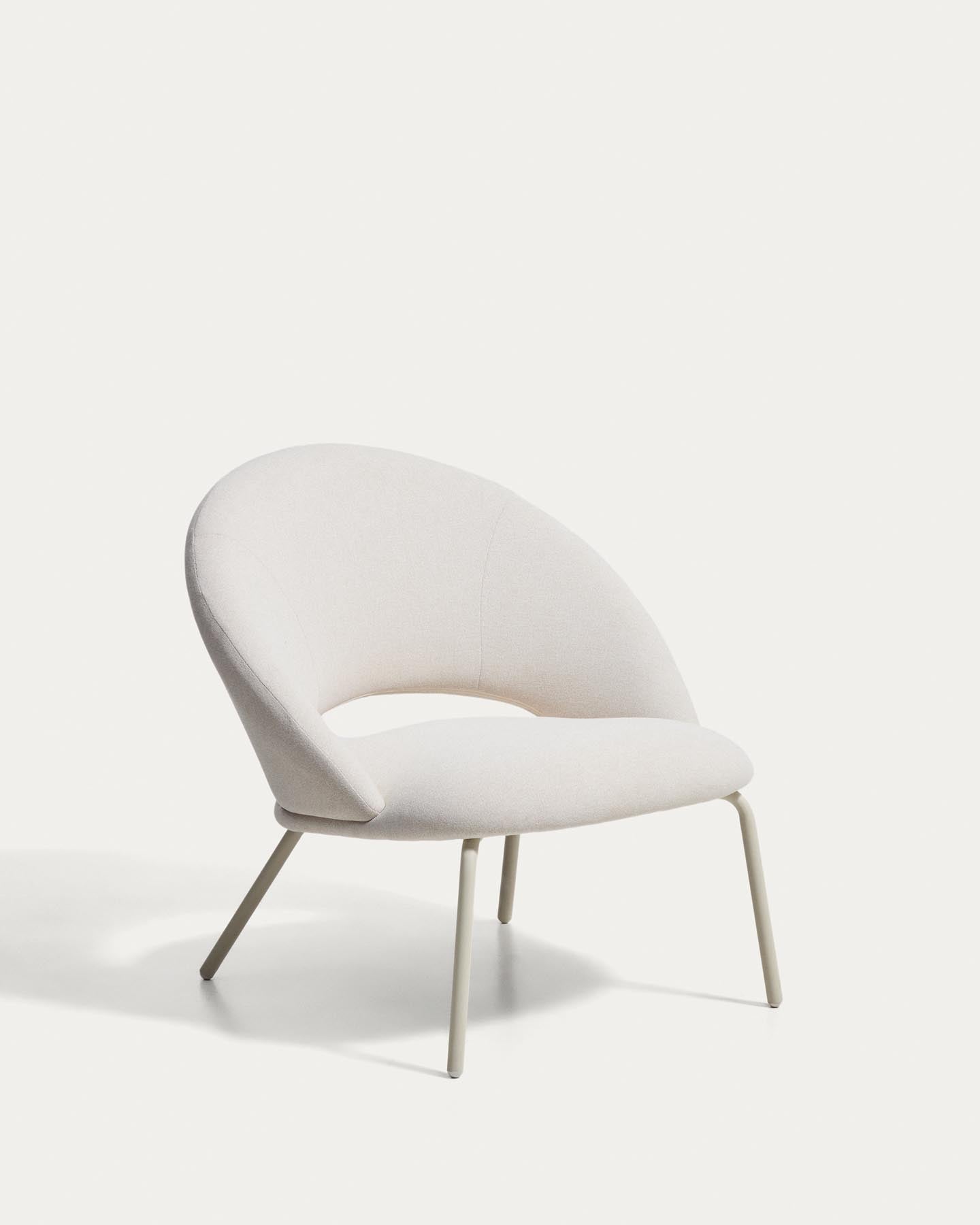 Sessel Bonali mit beiger Chenille und beigen Metallbeinen, FSC Mix Credit  in Beige präsentiert im Onlineshop von KAQTU Design AG. Sessel ist von Kave Home