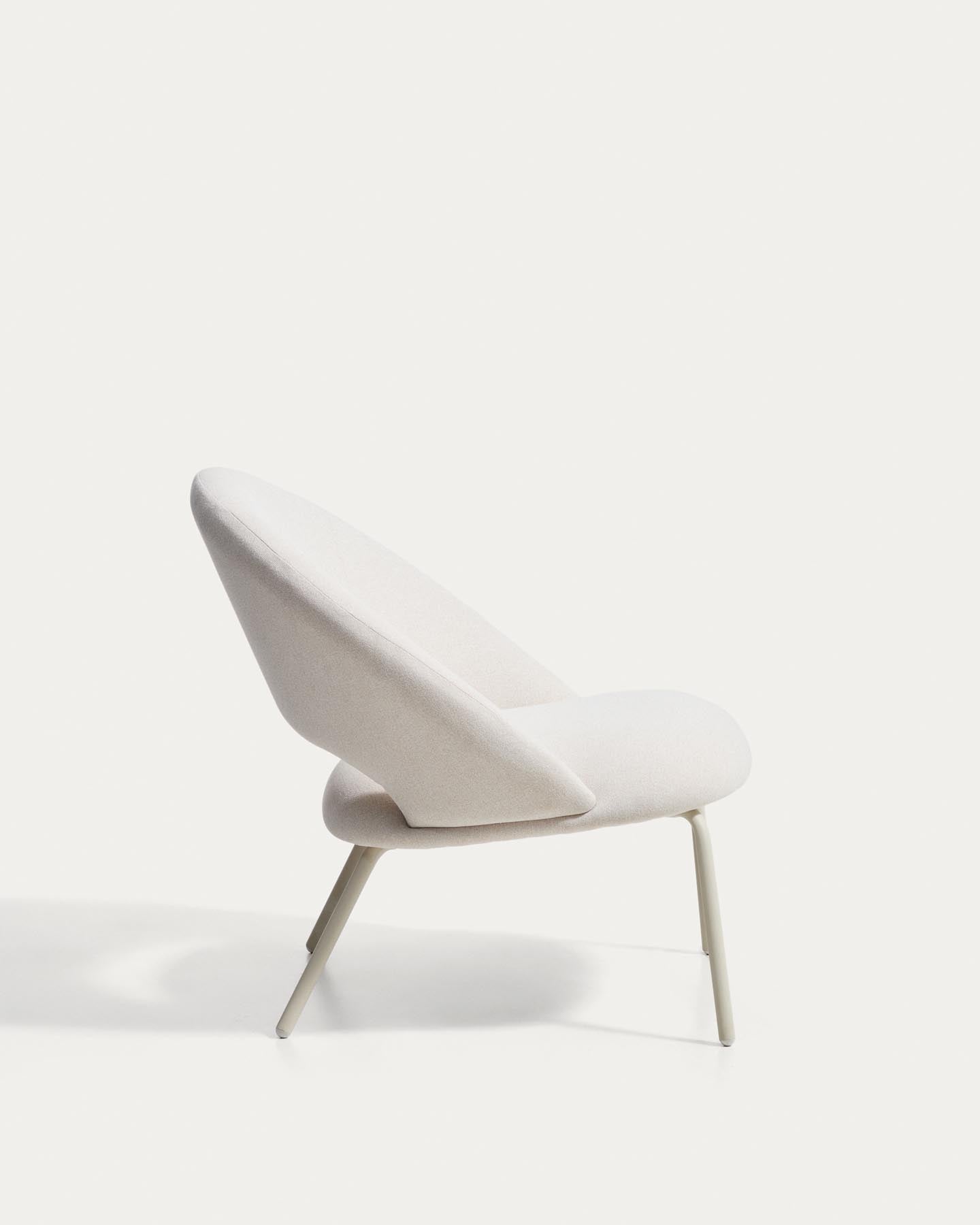 Sessel Bonali mit beiger Chenille und beigen Metallbeinen, FSC Mix Credit  in Beige präsentiert im Onlineshop von KAQTU Design AG. Sessel ist von Kave Home