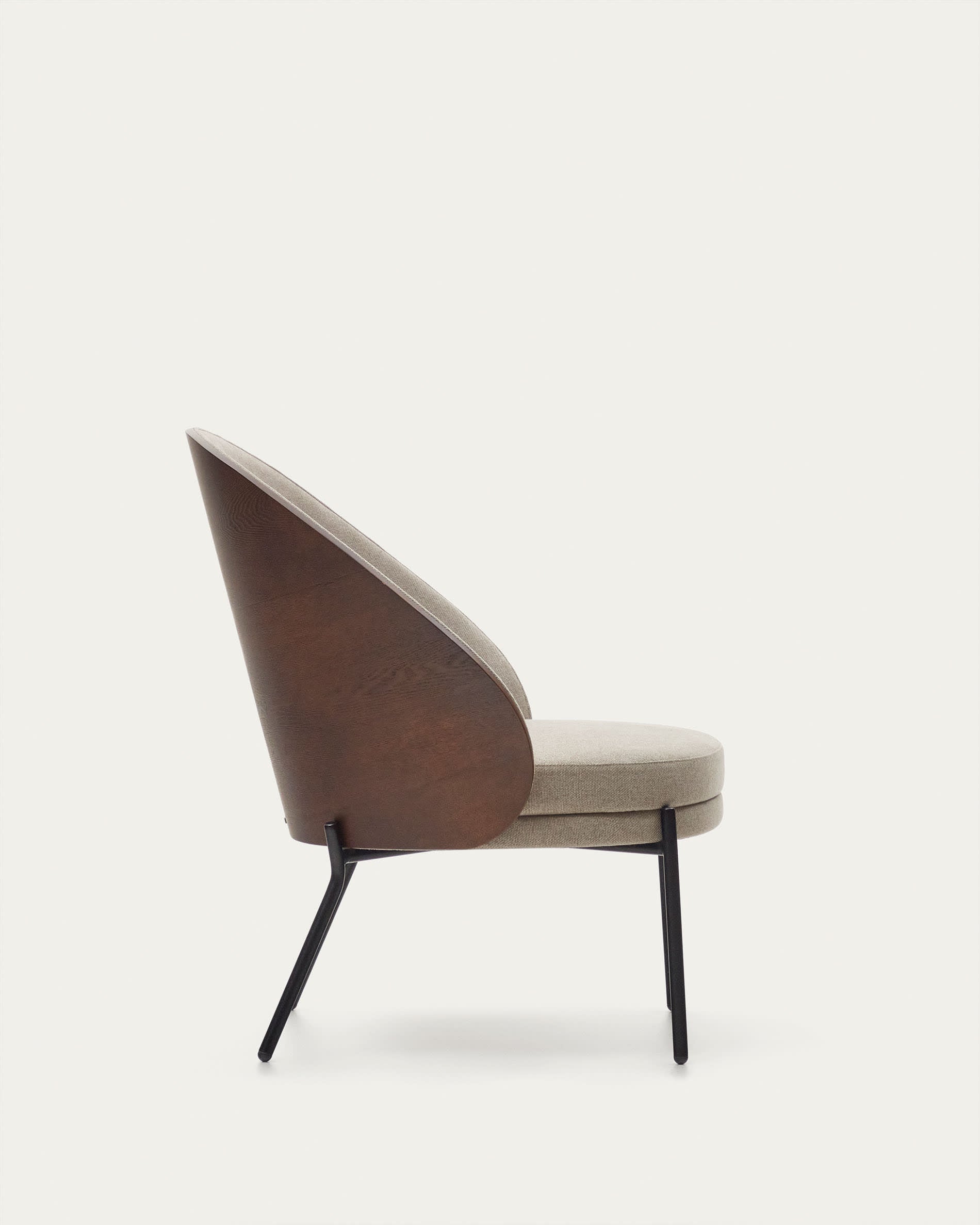 Eamy armchair light<tc>braun</tc> Ash veneer with walnut finish and black metal
