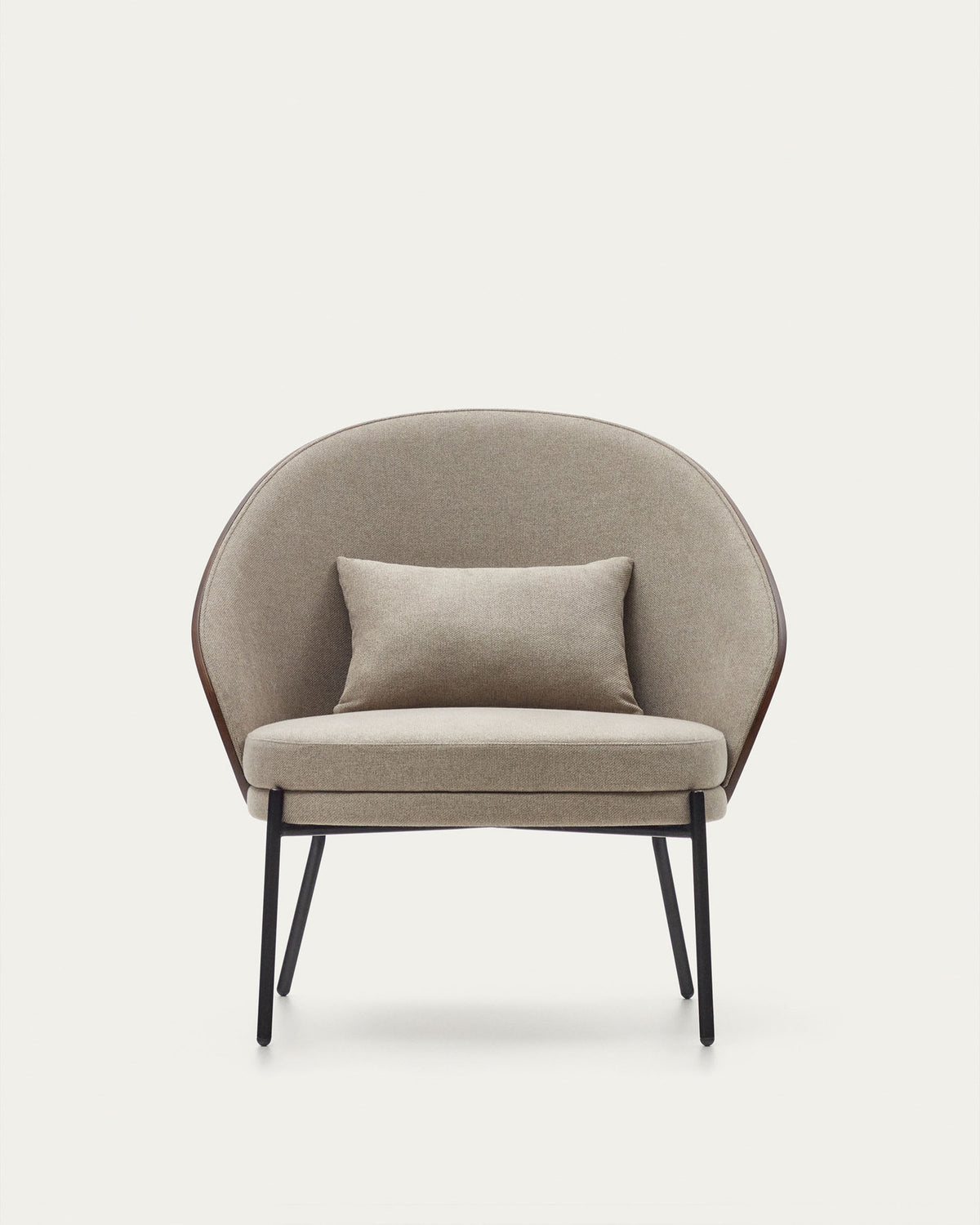Eamy Sessel hellbraun Eschenfurnier mit Nussbaum-Finish und Metall in Schwarz in Beige präsentiert im Onlineshop von KAQTU Design AG. Sessel ist von Kave Home