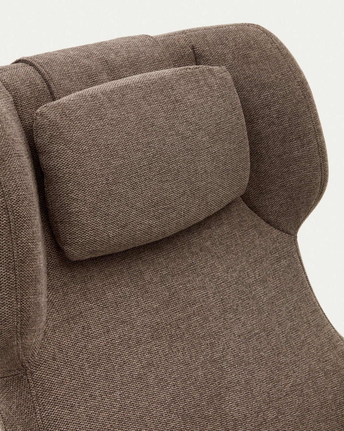 Zalina Drehsessel aus hellbraunem Chenille und Stahl mit schwarzem Finish FSC 100% in Braun, Schwarz präsentiert im Onlineshop von KAQTU Design AG. Drehsessel ist von Kave Home