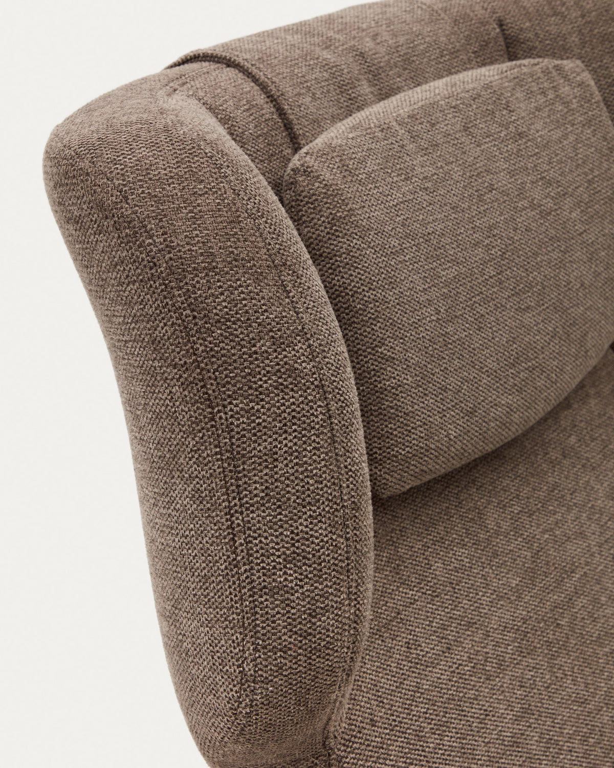 Zalina Drehsessel aus hellbraunem Chenille und Stahl mit schwarzem Finish FSC 100% in Braun, Schwarz präsentiert im Onlineshop von KAQTU Design AG. Drehsessel ist von Kave Home