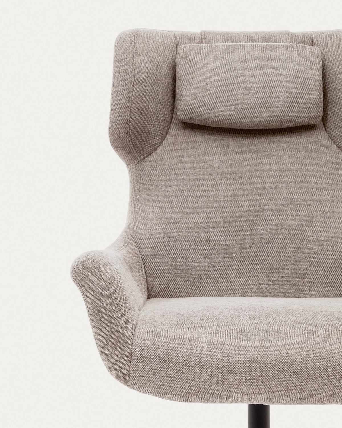 Zalina Drehsessel aus beigefarbenem Chenille und Stahl mit schwarzem Finish FSC 100% in Beige, Schwarz präsentiert im Onlineshop von KAQTU Design AG. Drehsessel ist von Kave Home