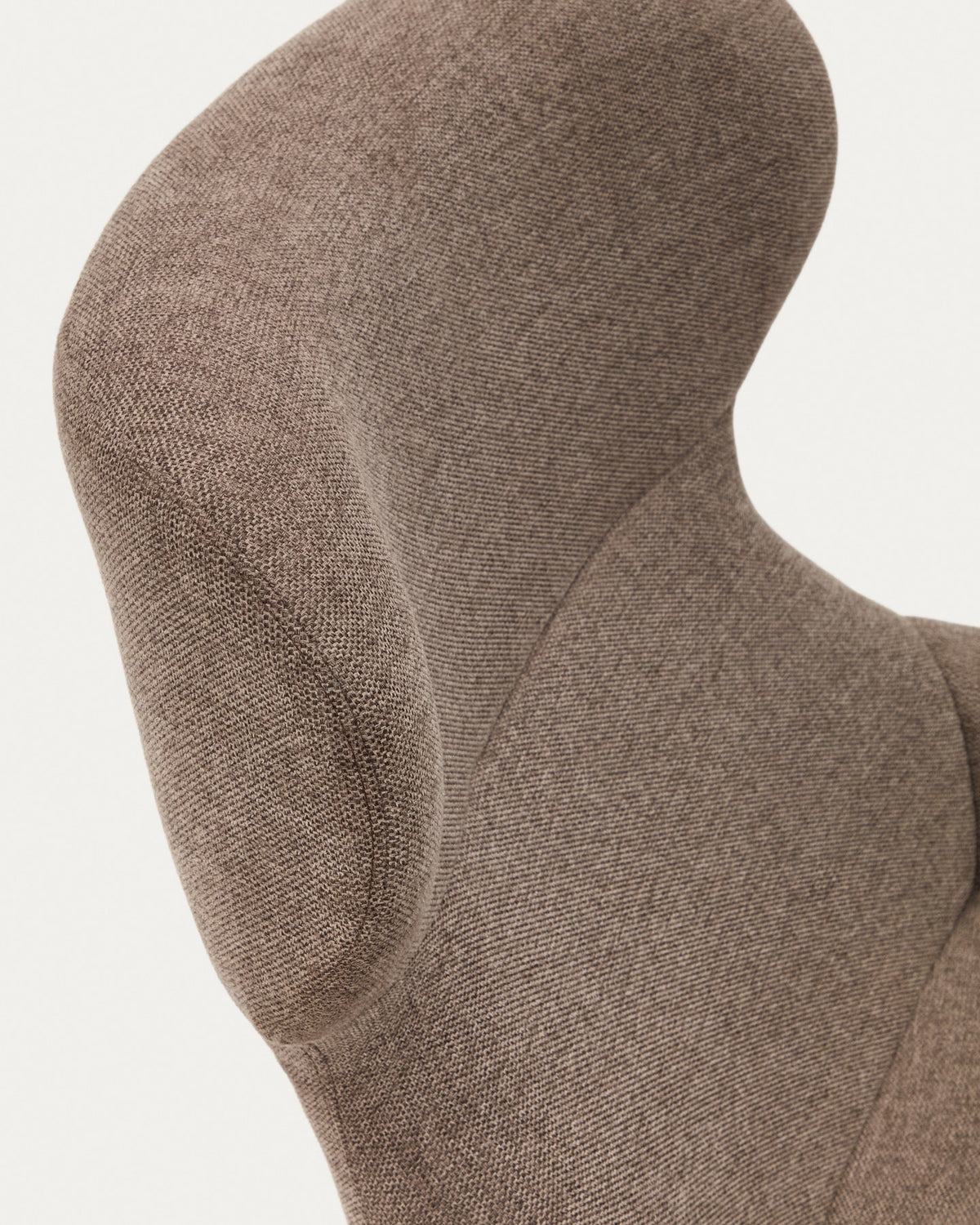 Belina  Sessel mit Chenille in Hellbraun und Stahl mit schwarzem Finish FSC 100% in Braun, Schwarz präsentiert im Onlineshop von KAQTU Design AG. Sessel ist von Kave Home