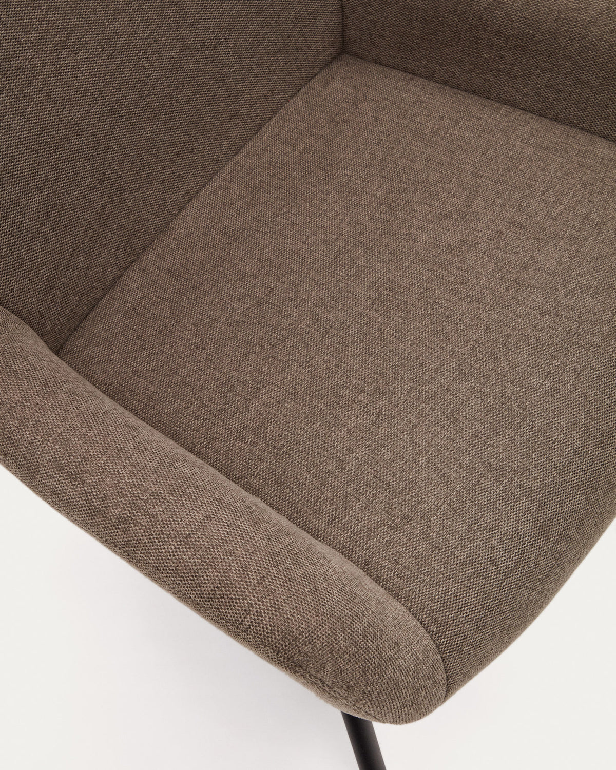Belina  Sessel mit Chenille in Hellbraun und Stahl mit schwarzem Finish FSC 100% in Braun, Schwarz präsentiert im Onlineshop von KAQTU Design AG. Sessel ist von Kave Home