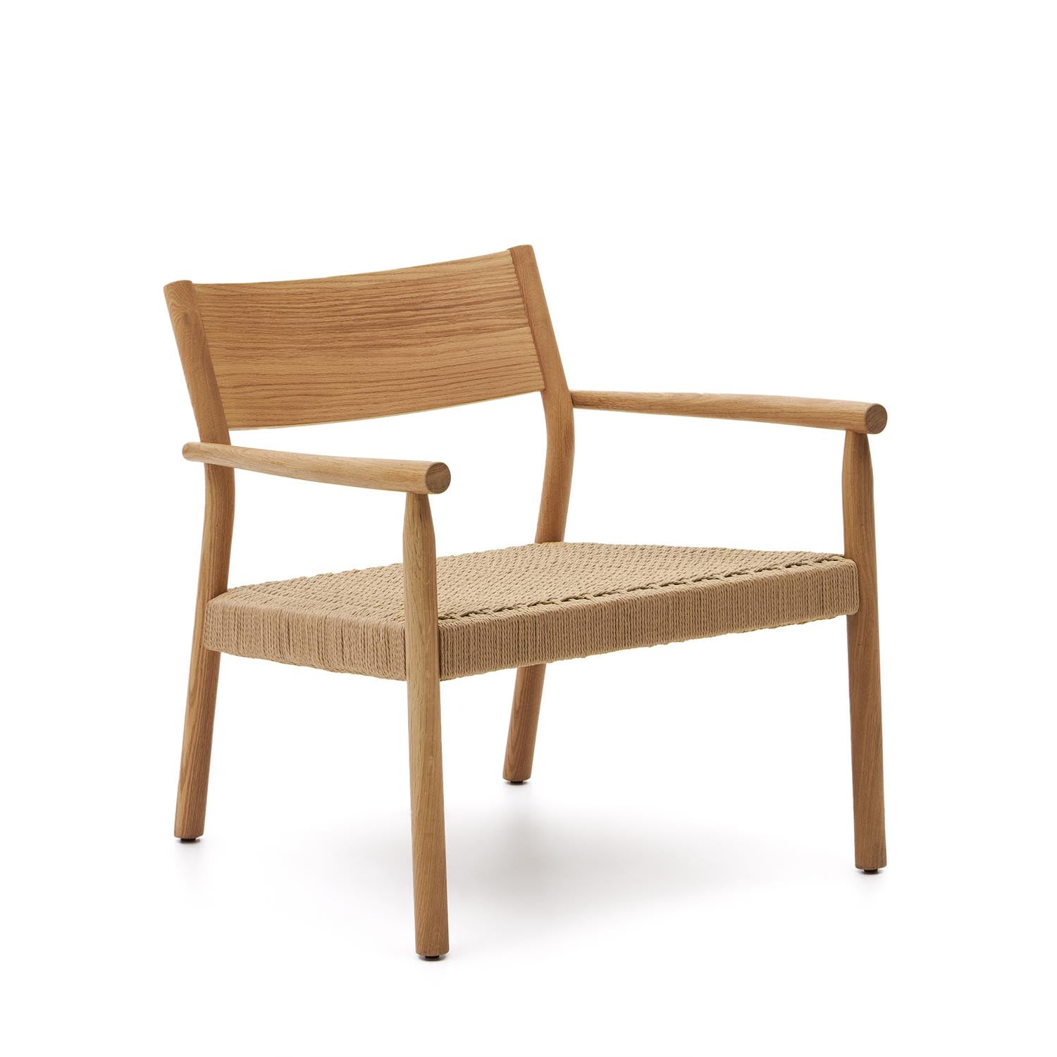 Sessel Yalia massives Eichenholz mit natürlichem Finish und Sitz aus Papierseil FSC 100% in Natur präsentiert im Onlineshop von KAQTU Design AG. Outdoor-Sessel mit Armlehnen ist von Kave Home