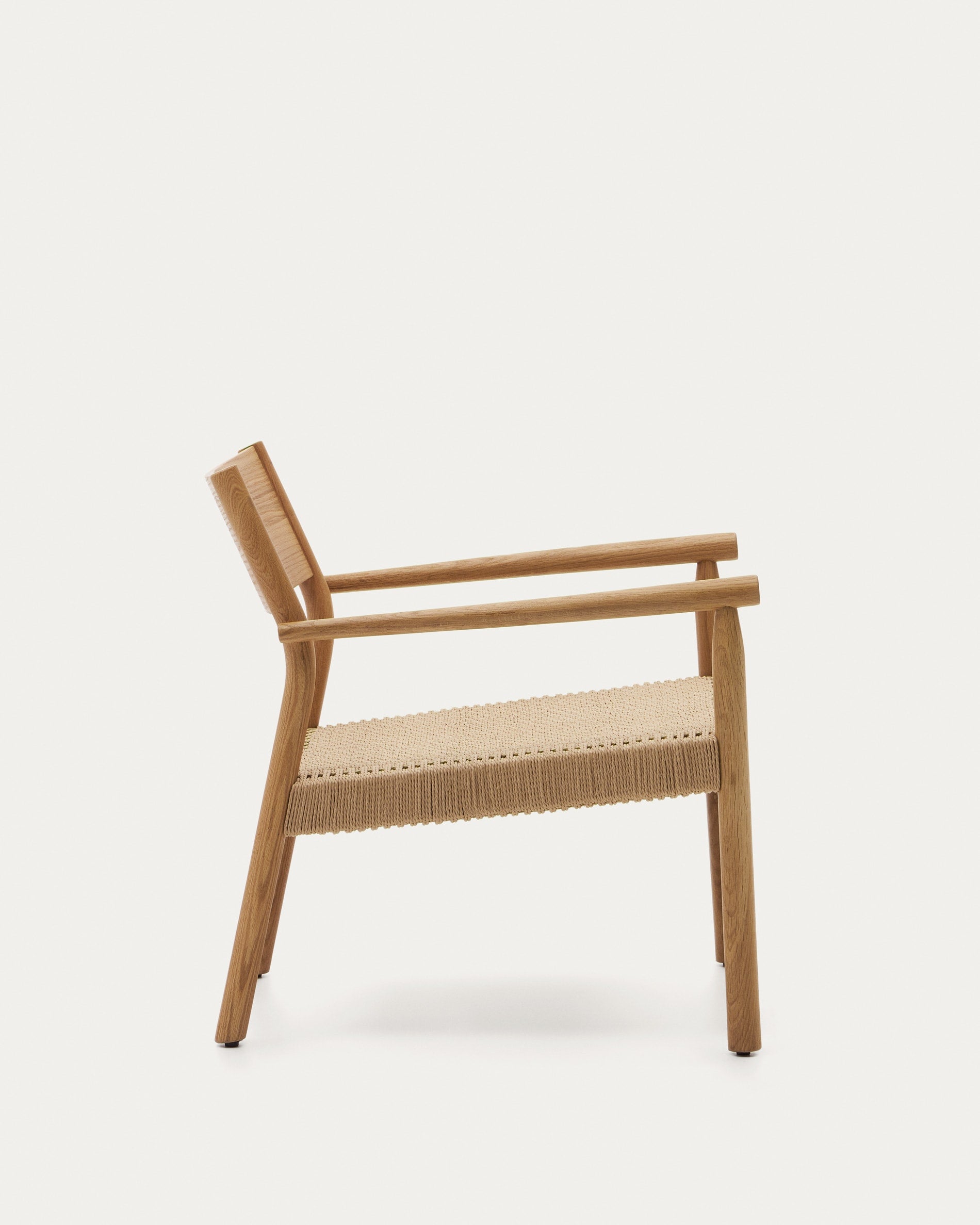 Eleganter Sessel Yalia: Eiche & Papierseil, nachhaltig & modern.